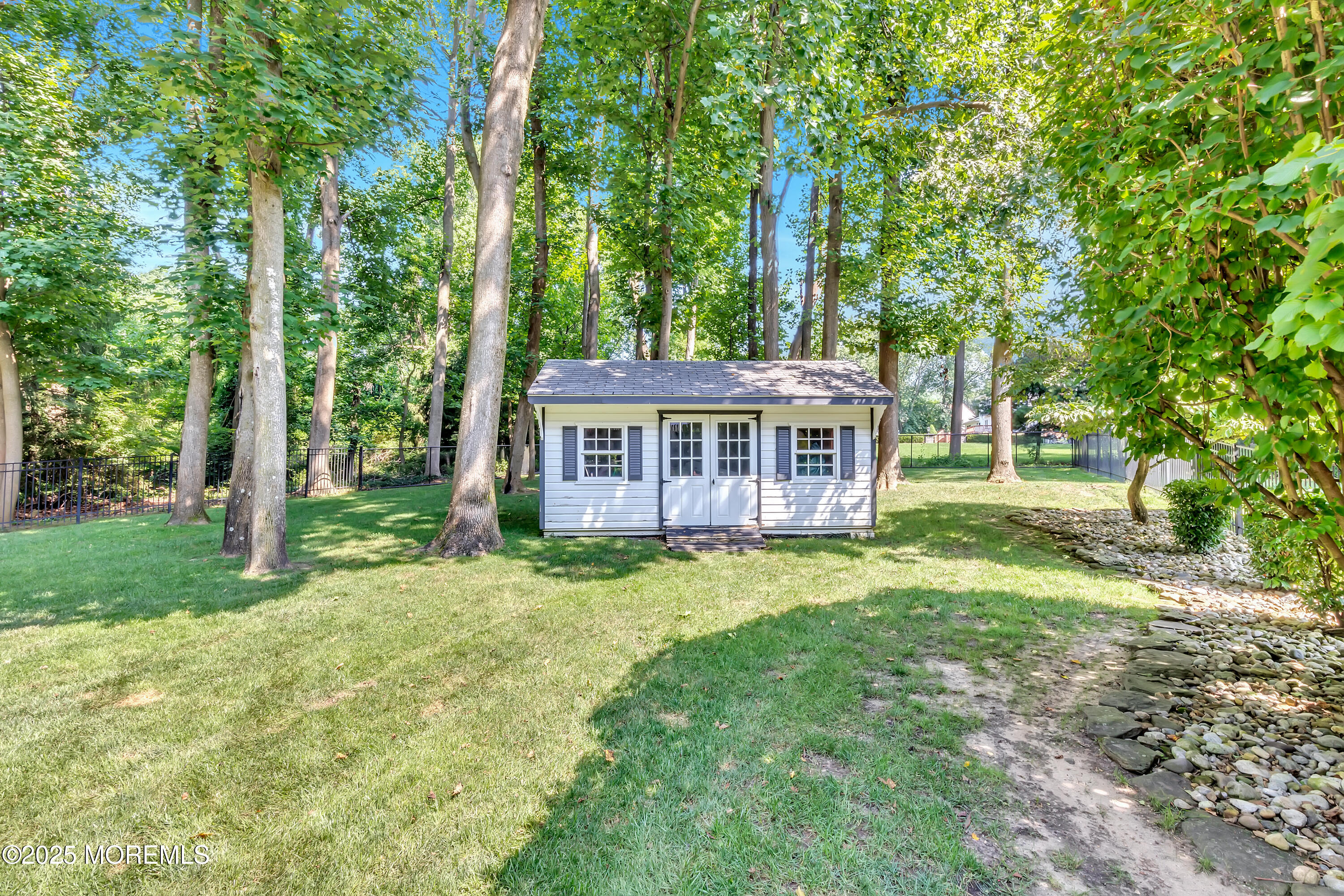 11 Applethorn Court