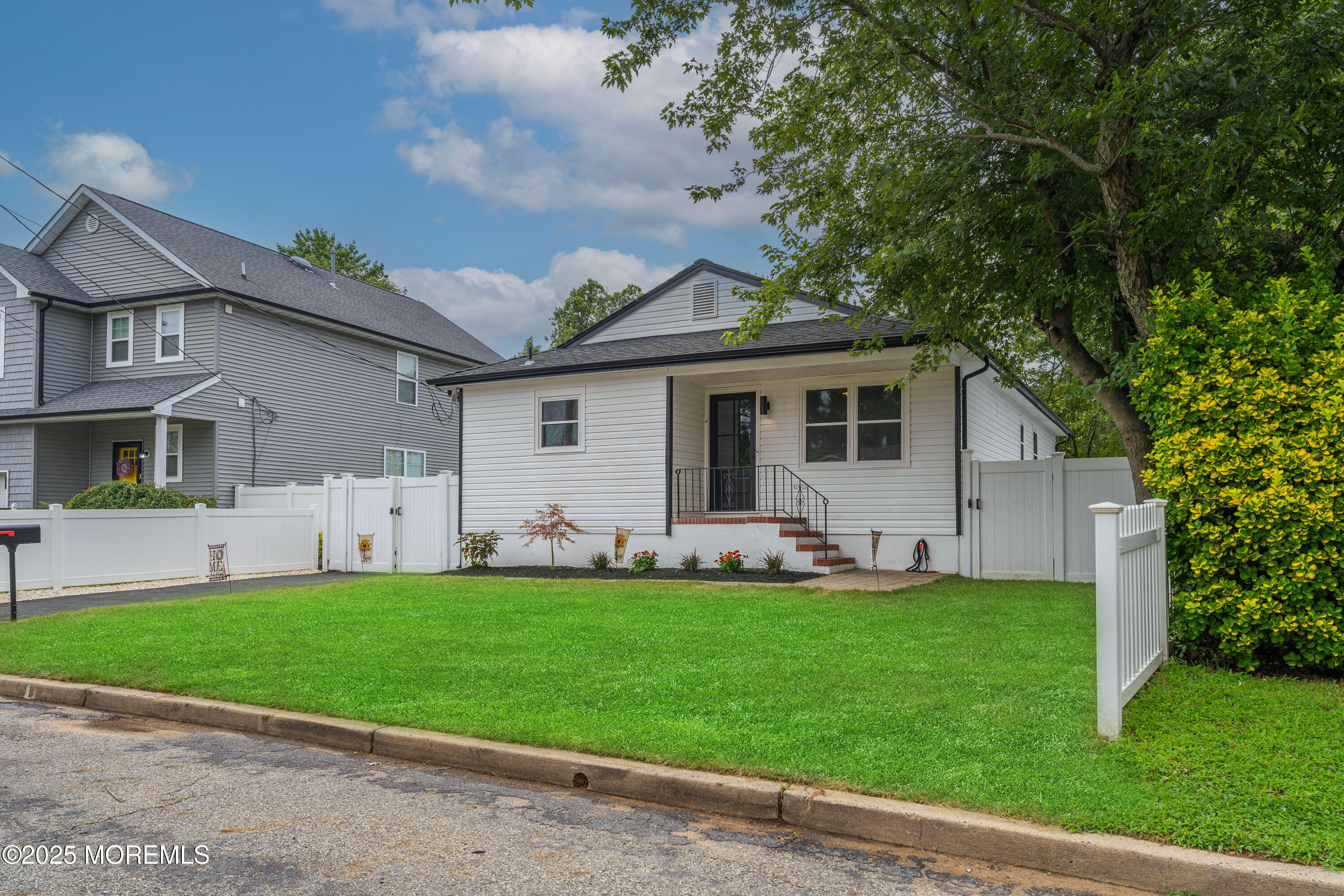 976 Woodmere Drive