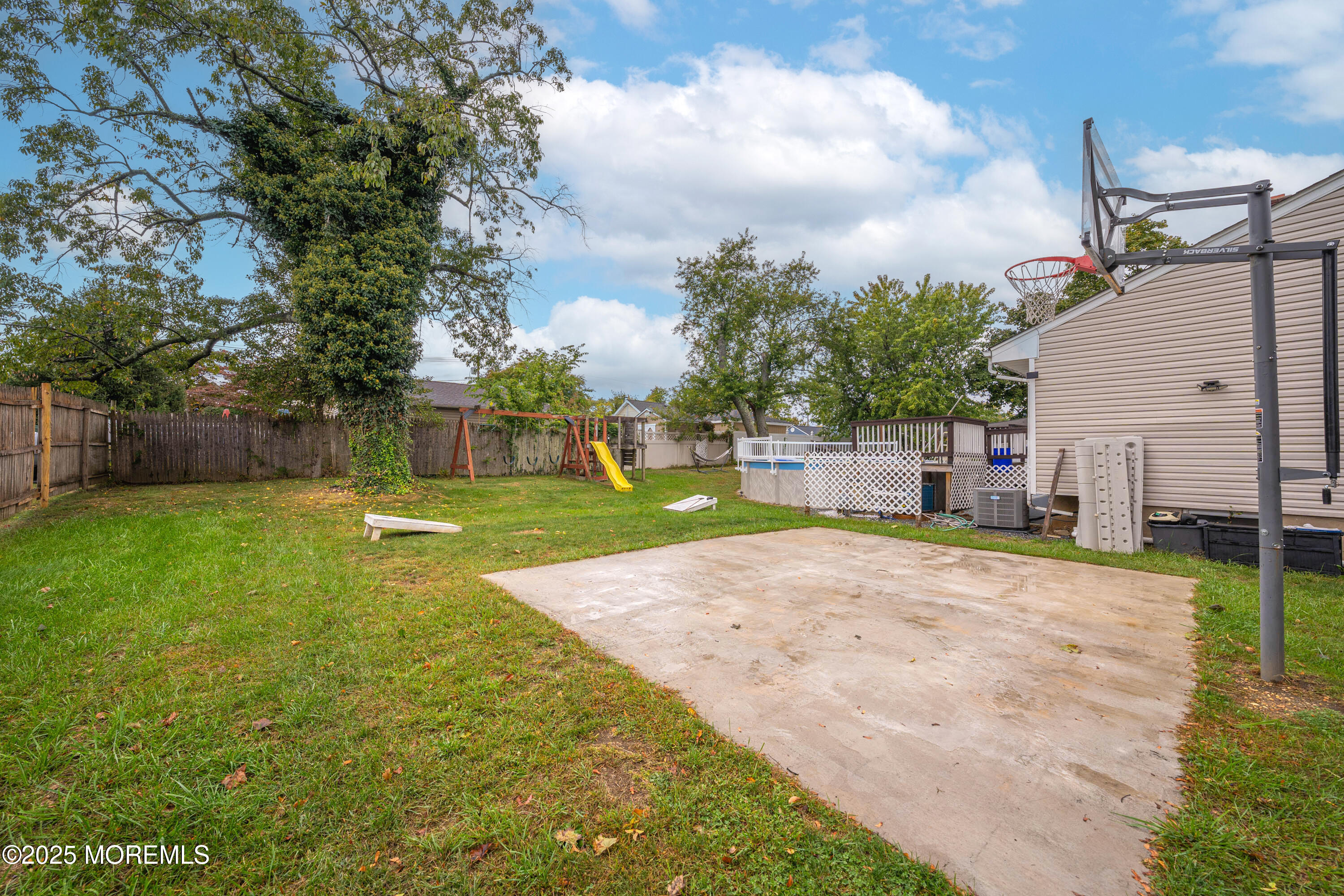 23 Pine Avenue