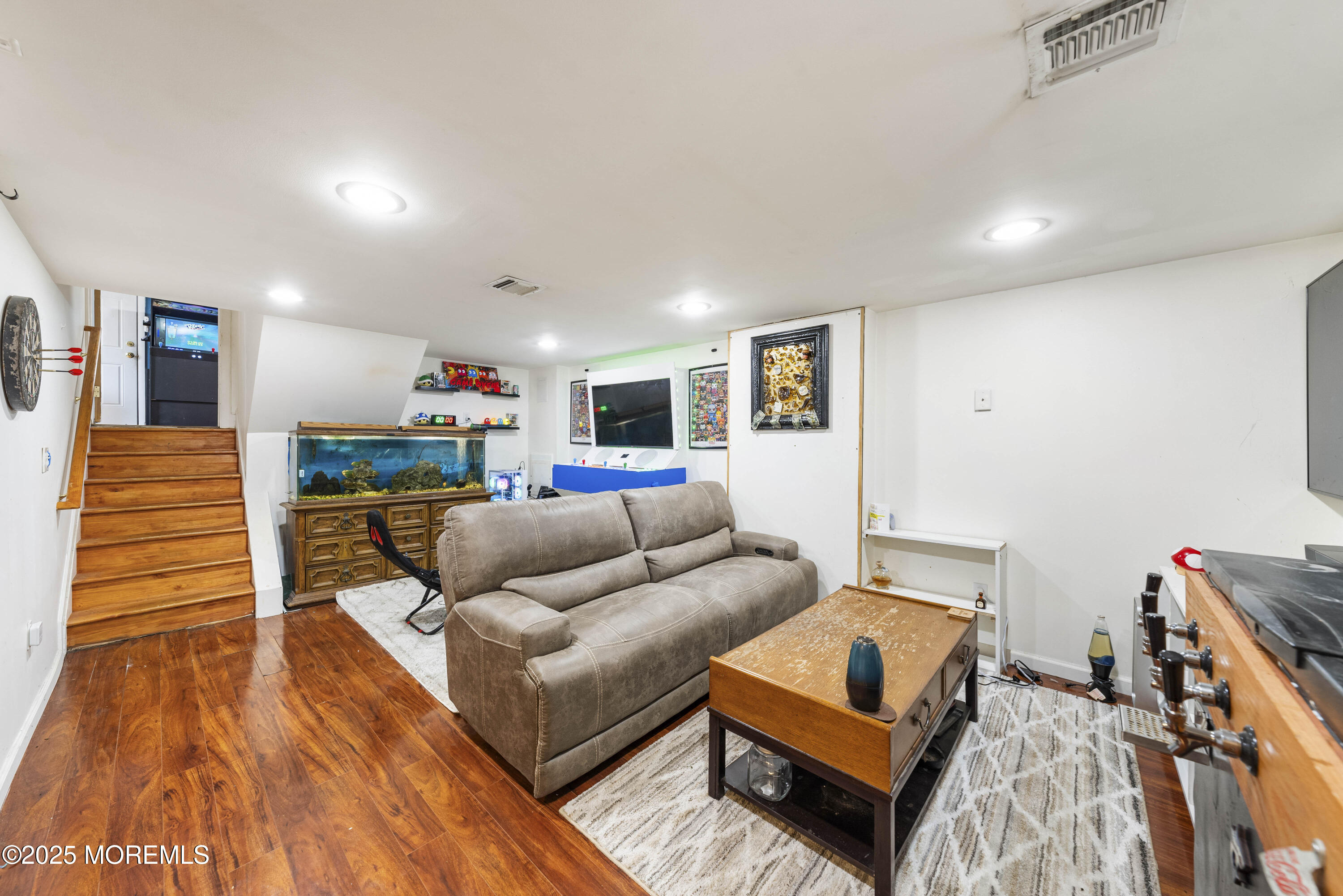 23 Pine Avenue