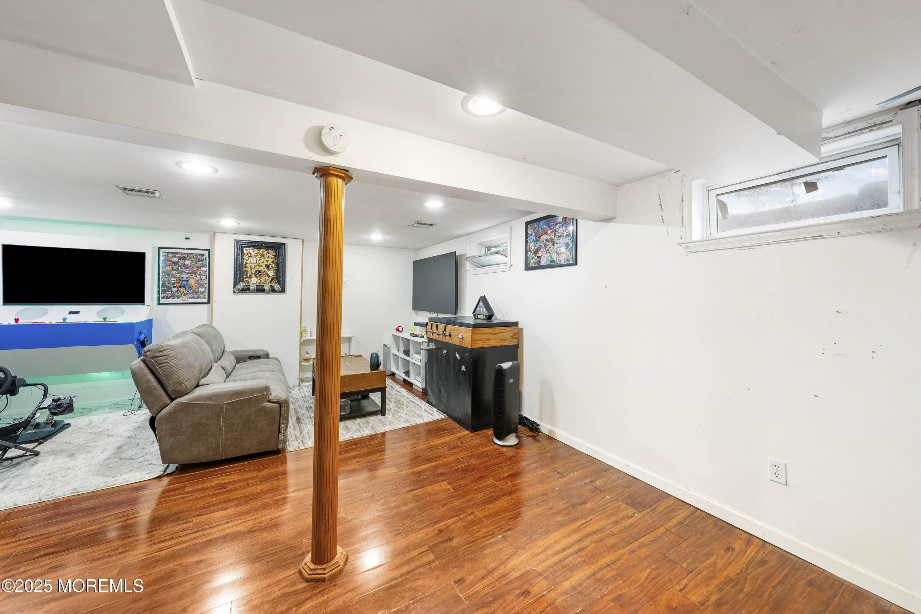 23 Pine Avenue