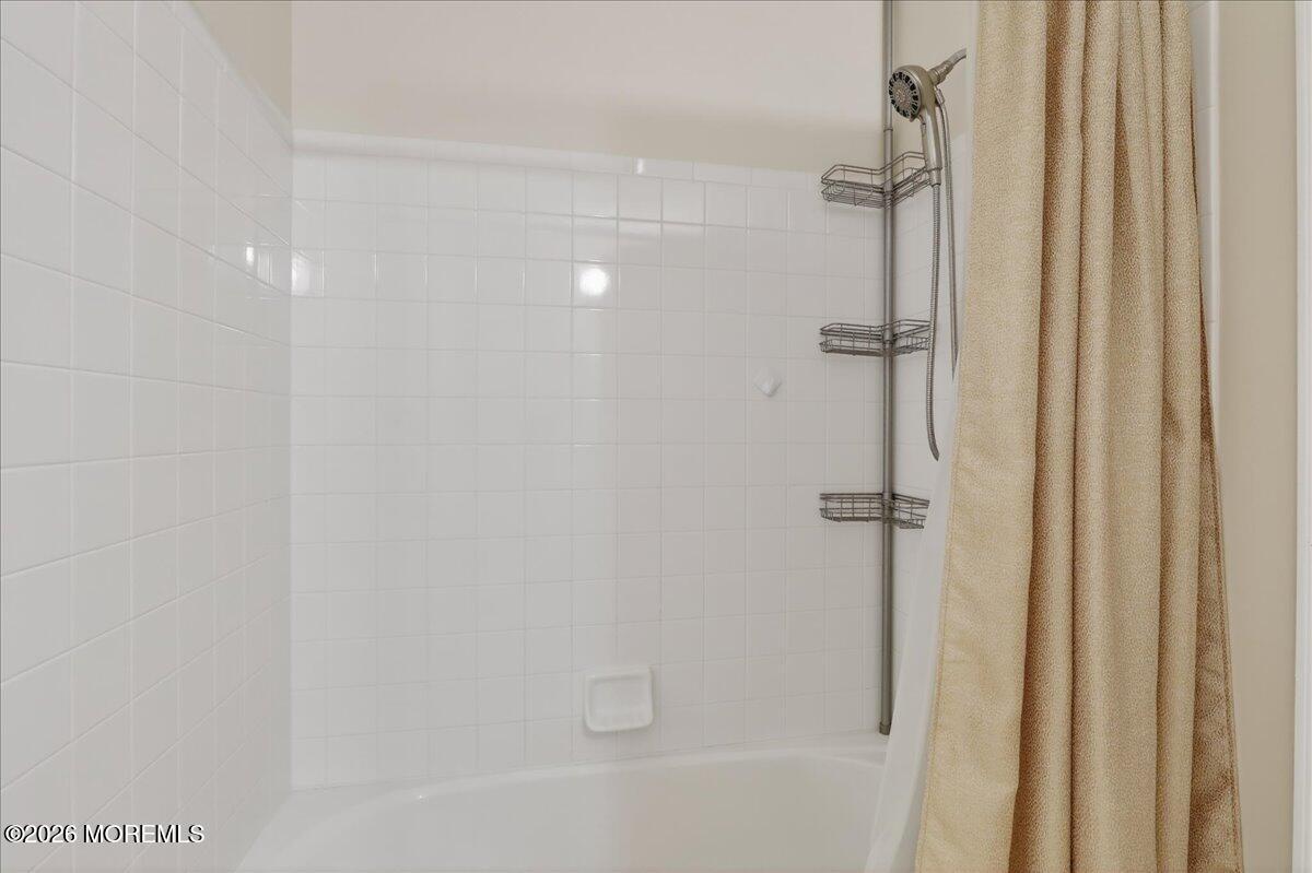 28 Golden Willows Avenue 1000