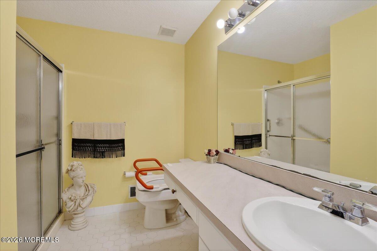 28 Golden Willows Avenue 1000
