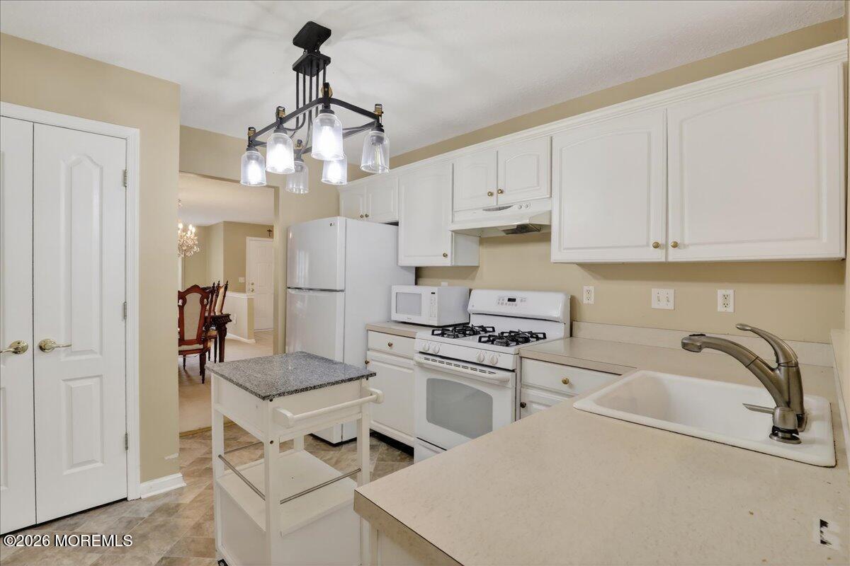 28 Golden Willows Avenue 1000