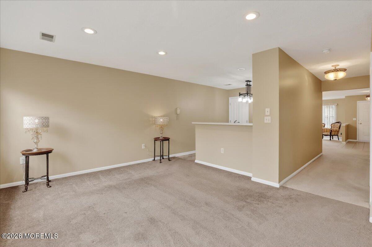 28 Golden Willows Avenue 1000