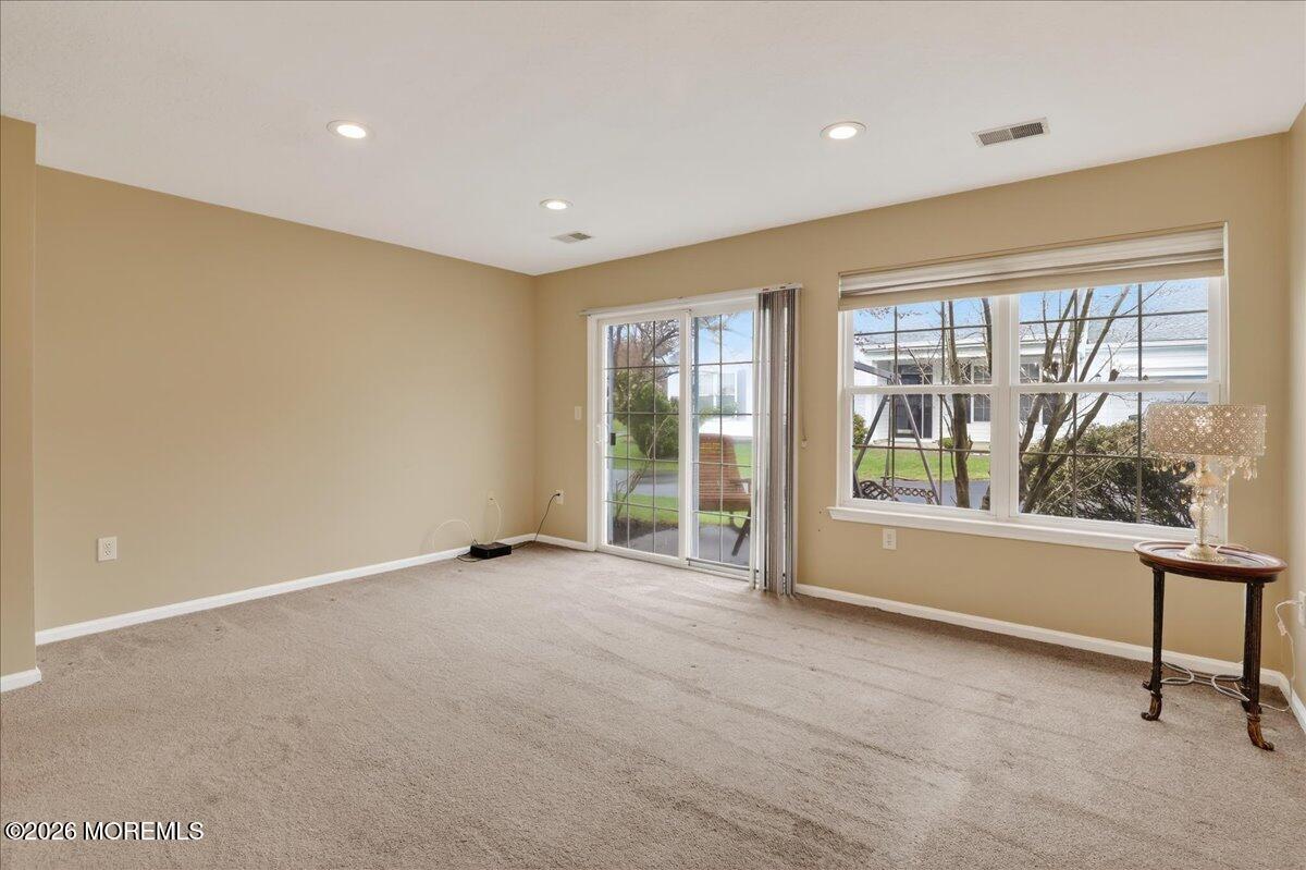 28 Golden Willows Avenue 1000