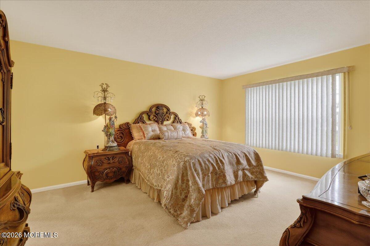 28 Golden Willows Avenue 1000