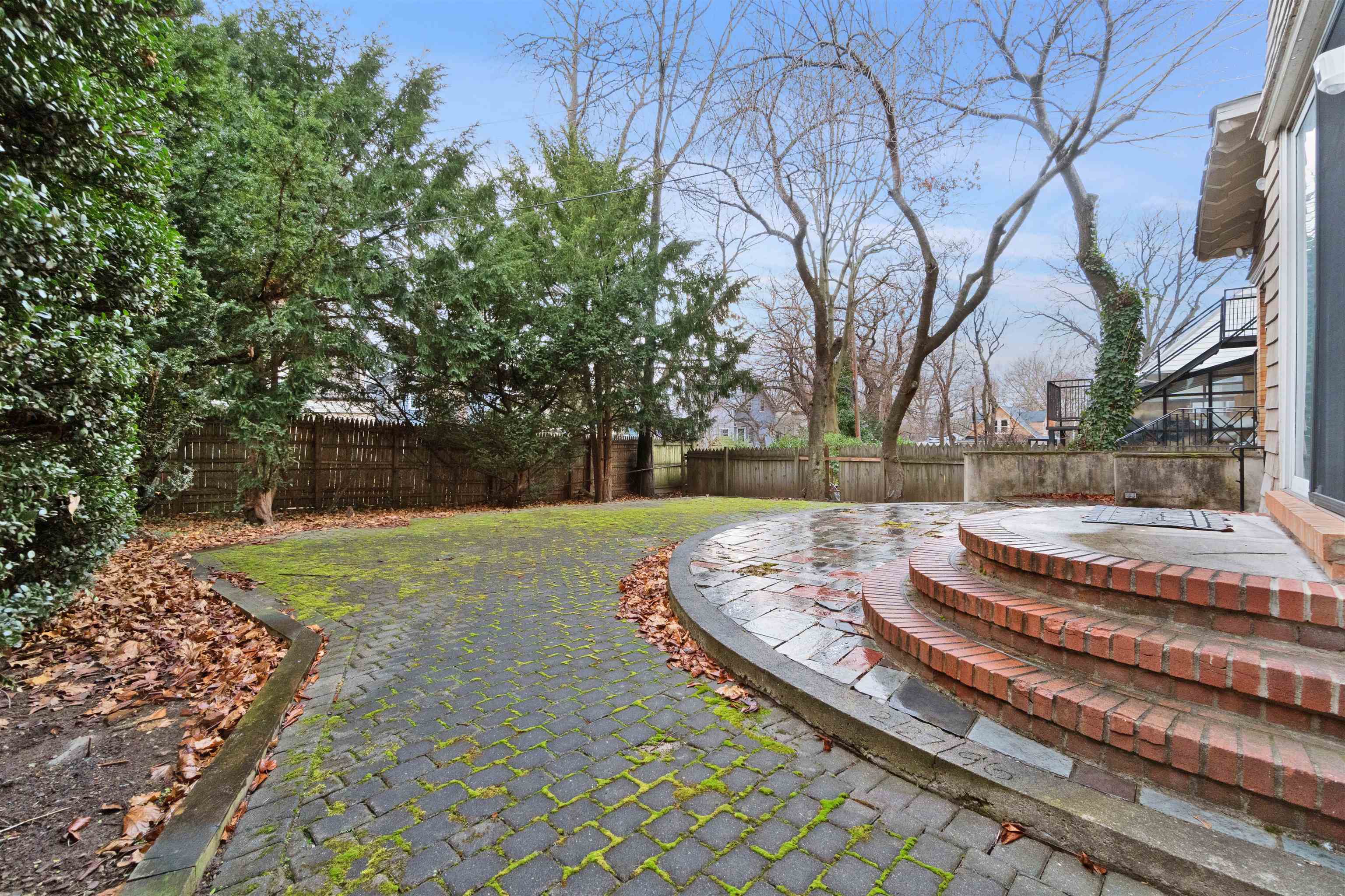 131 GIFFORD AVE