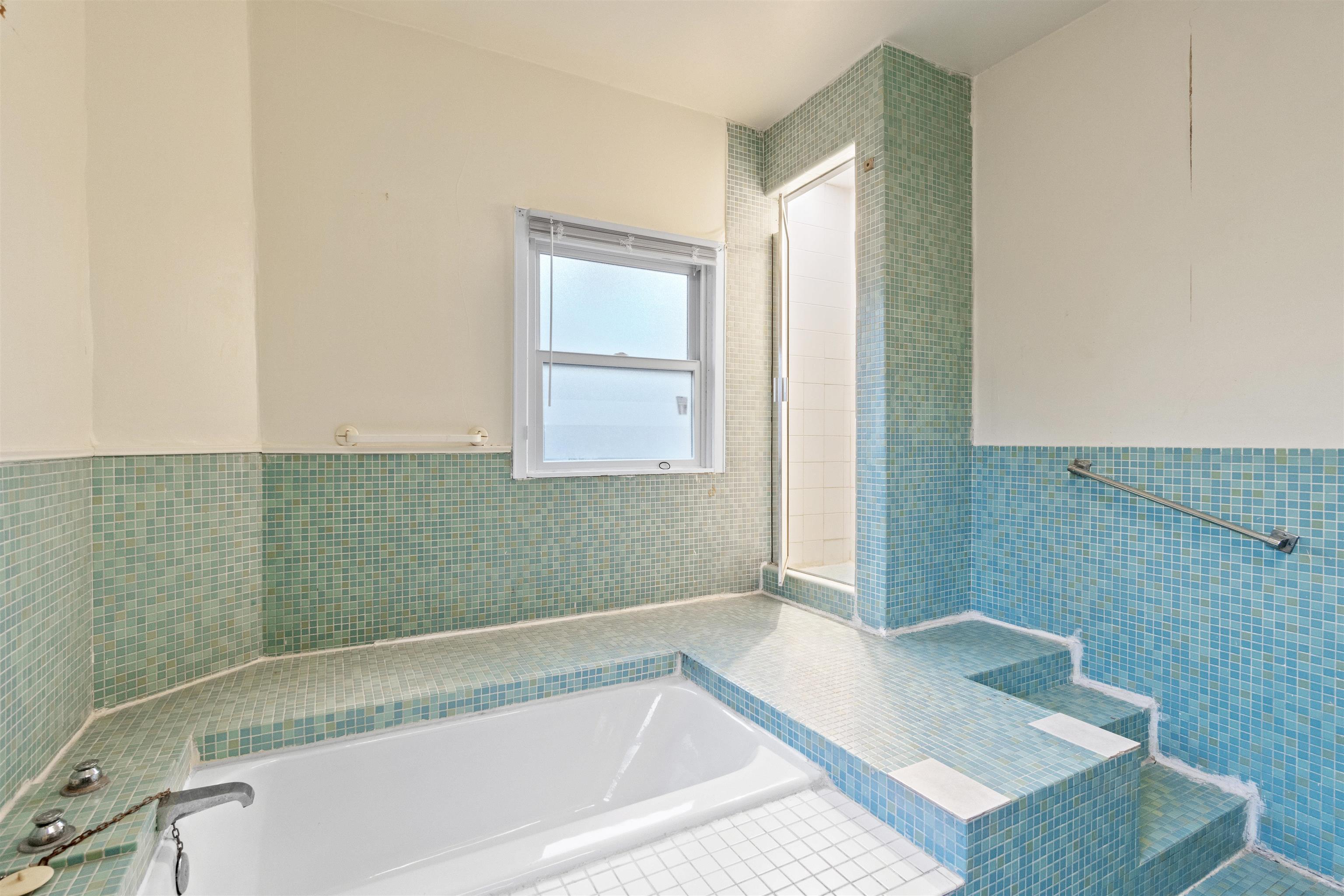131 GIFFORD AVE