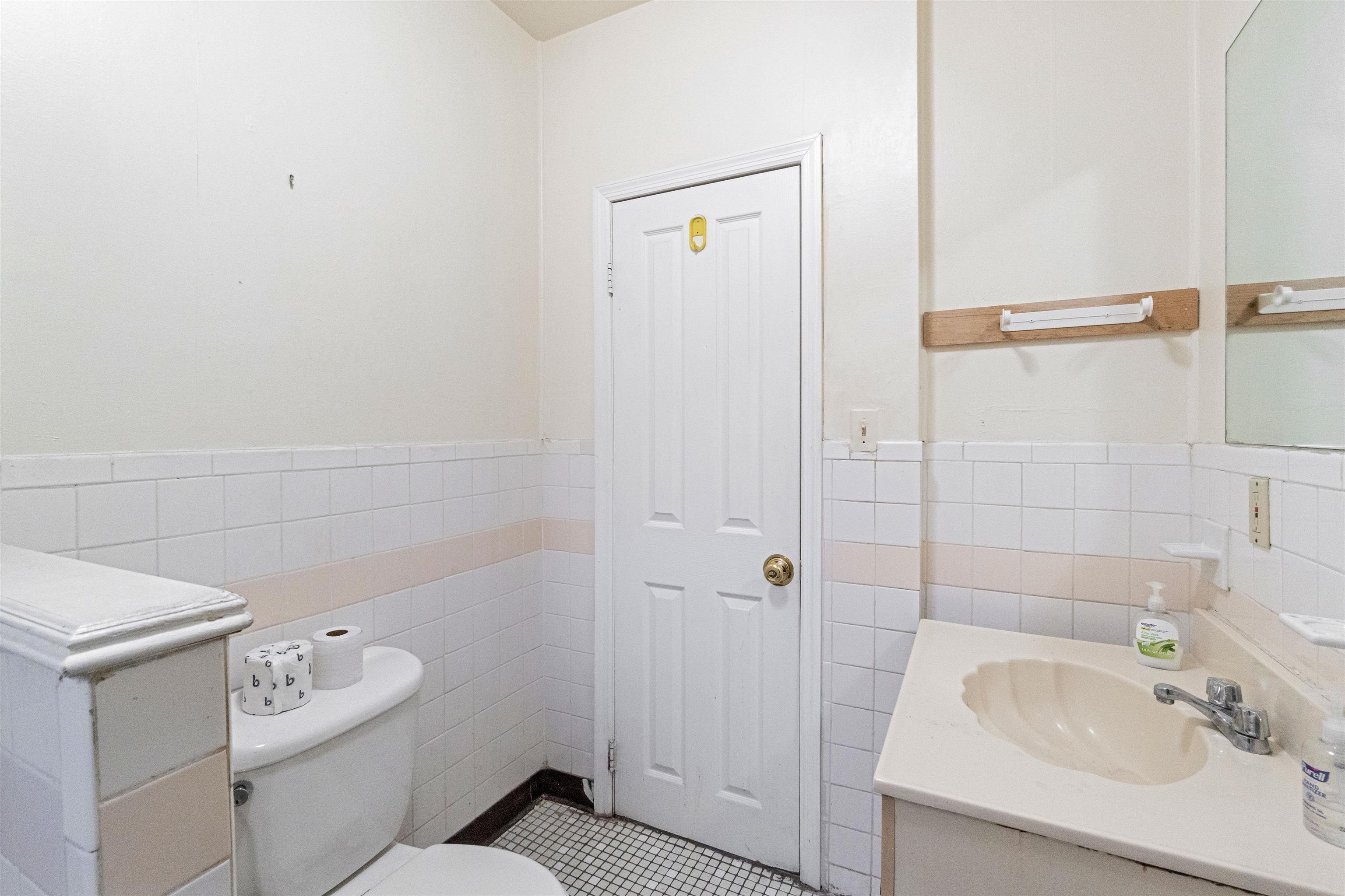 131 GIFFORD AVE