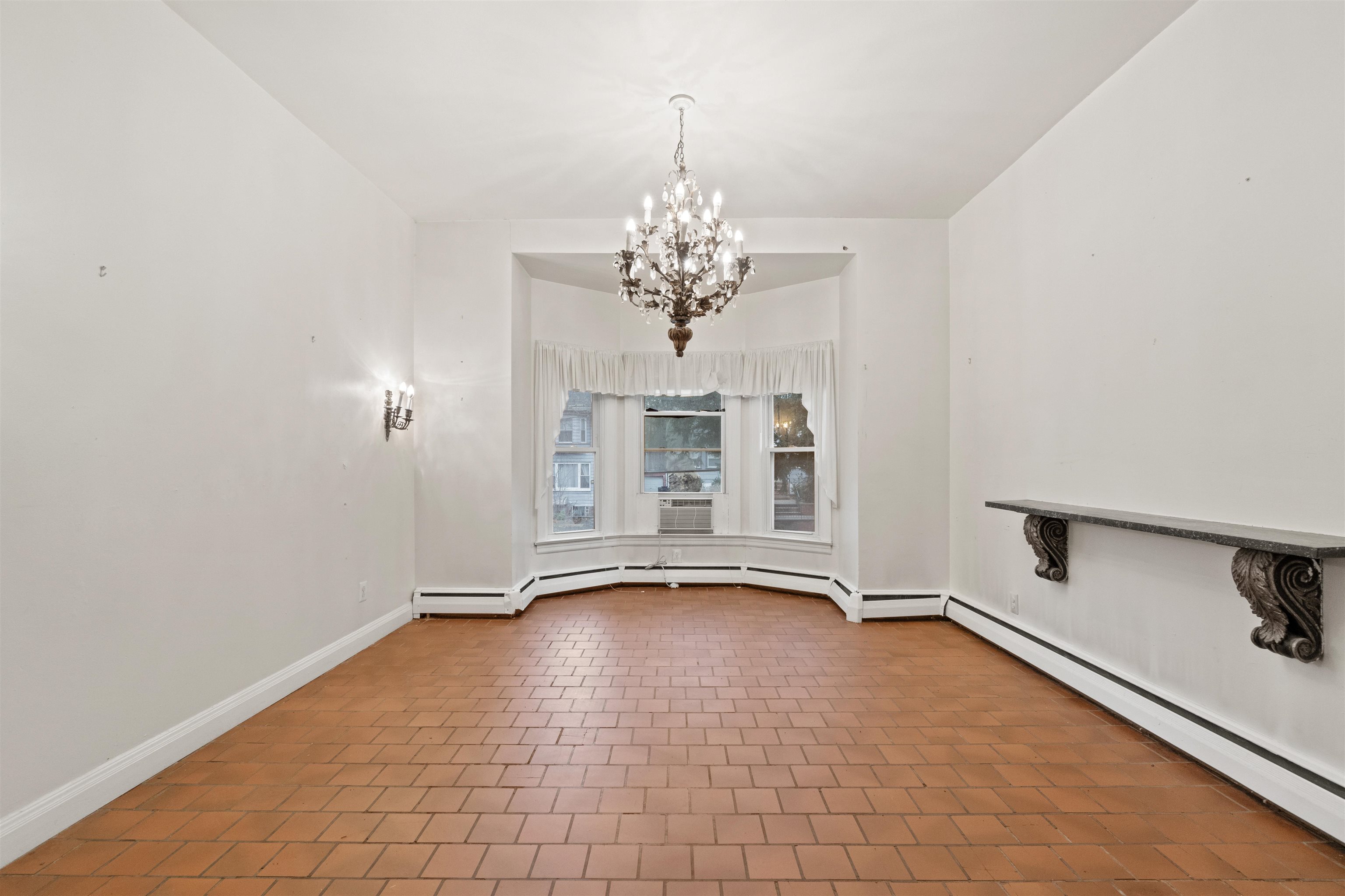 131 GIFFORD AVE
