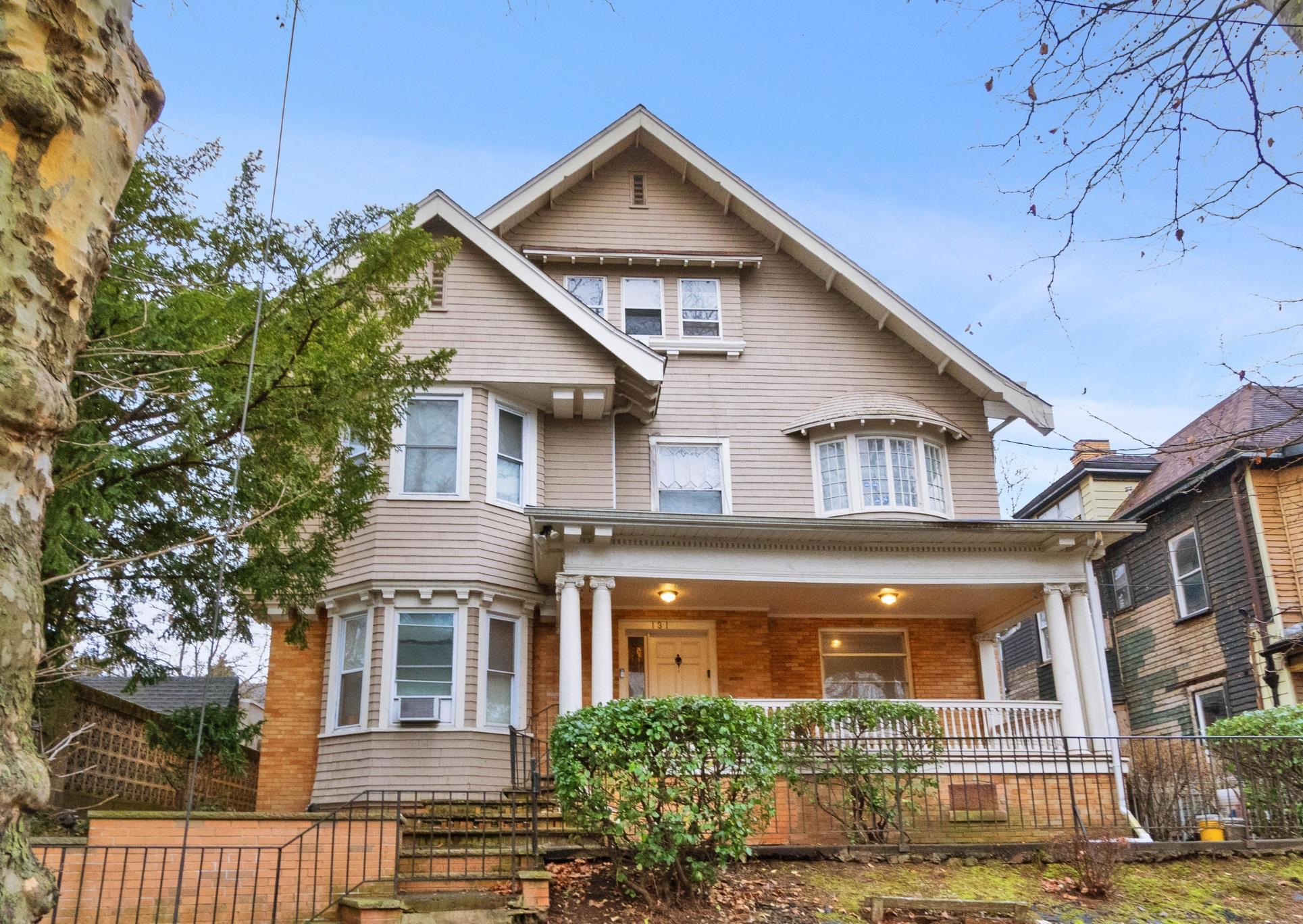 131 GIFFORD AVE