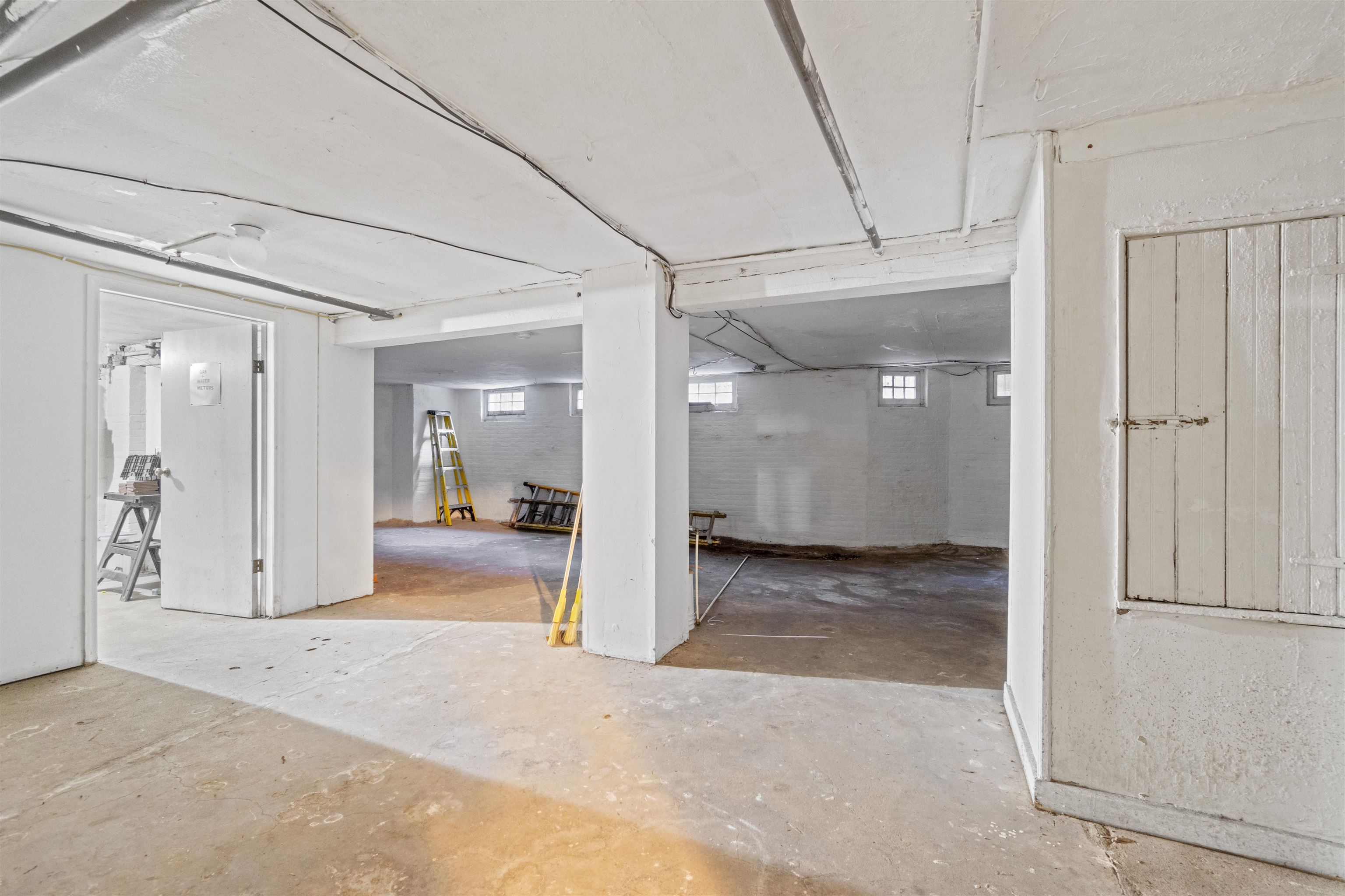 131 GIFFORD AVE