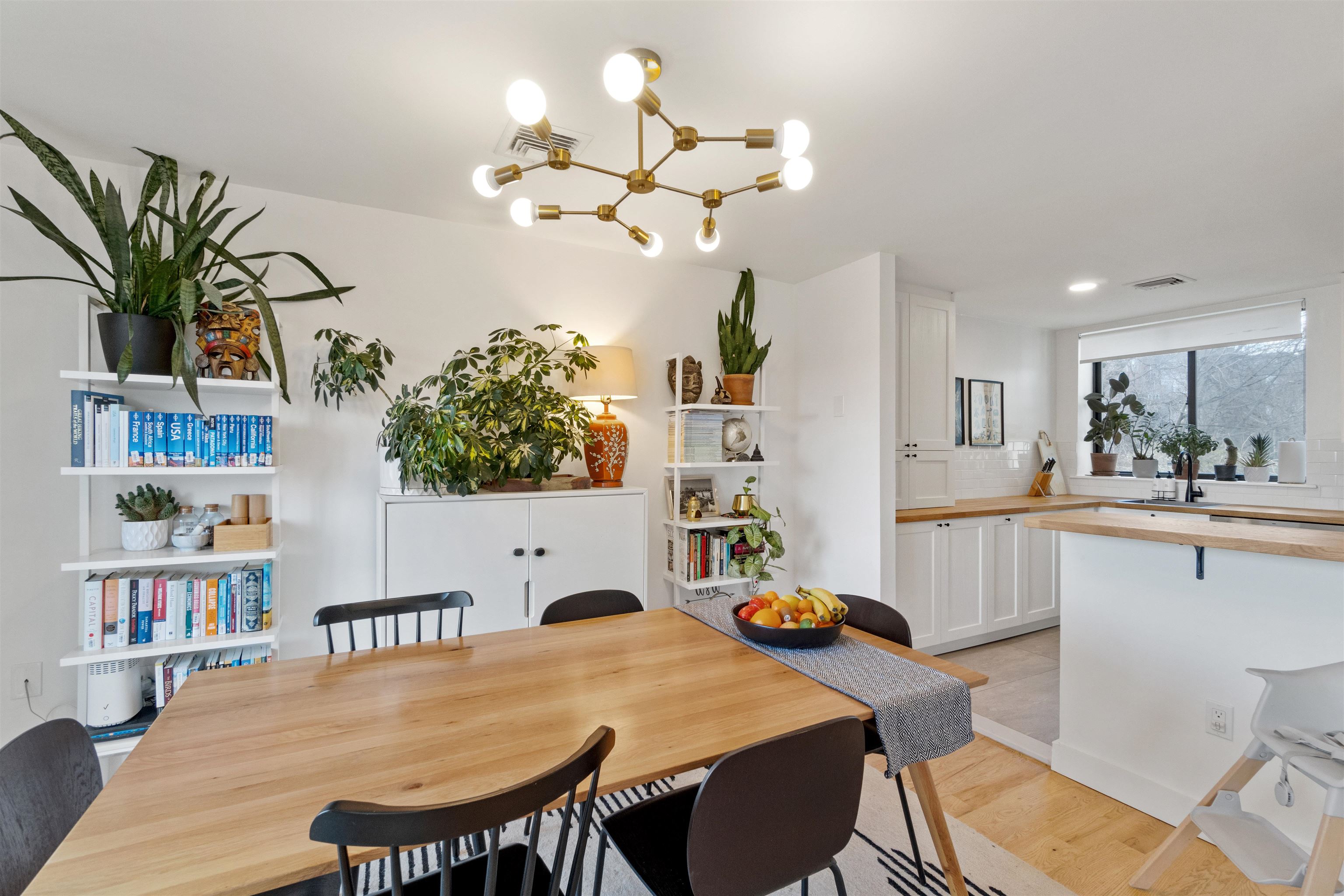 102 OGDEN AVE Unit: 104