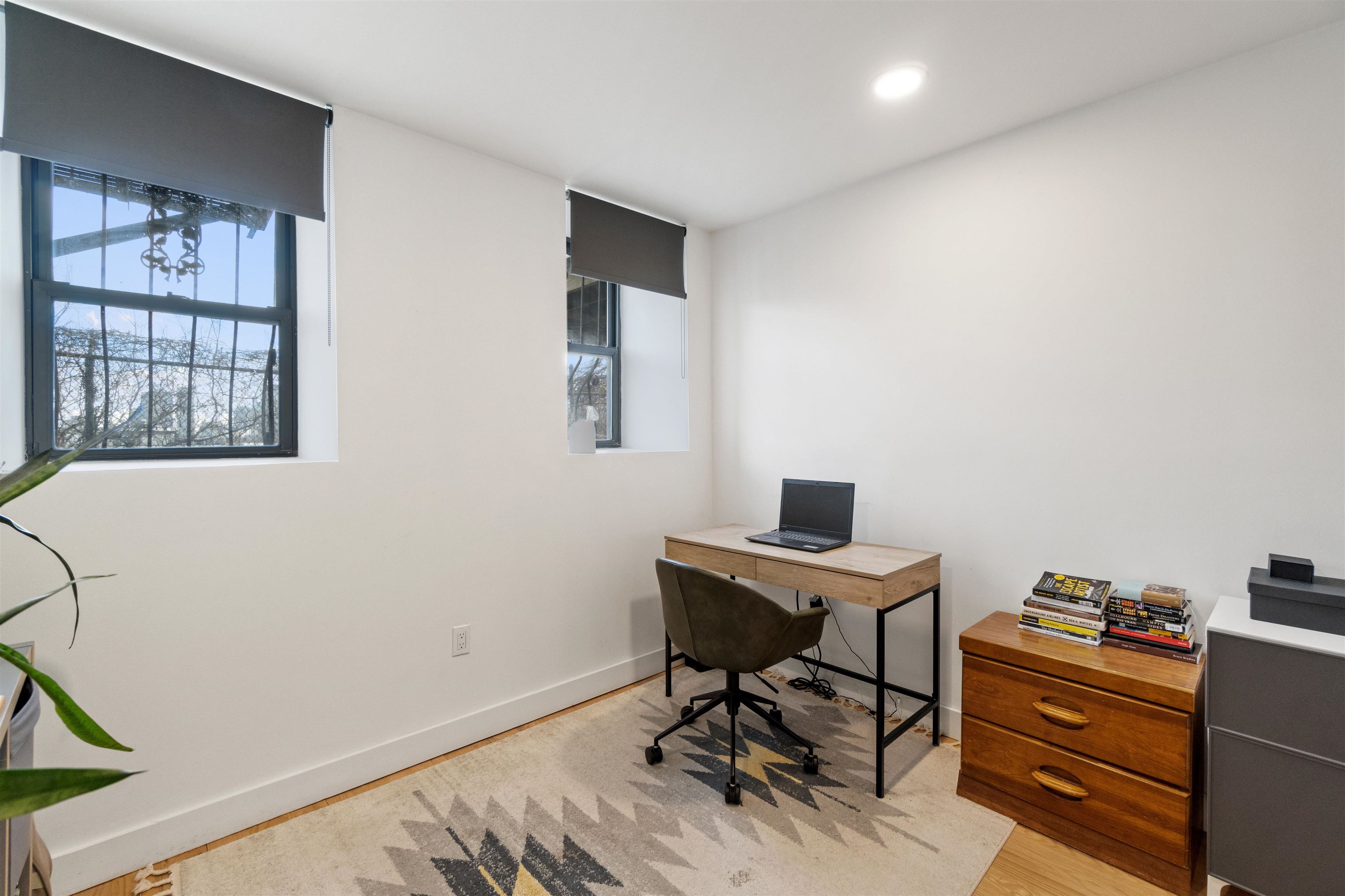 102 OGDEN AVE Unit: 104