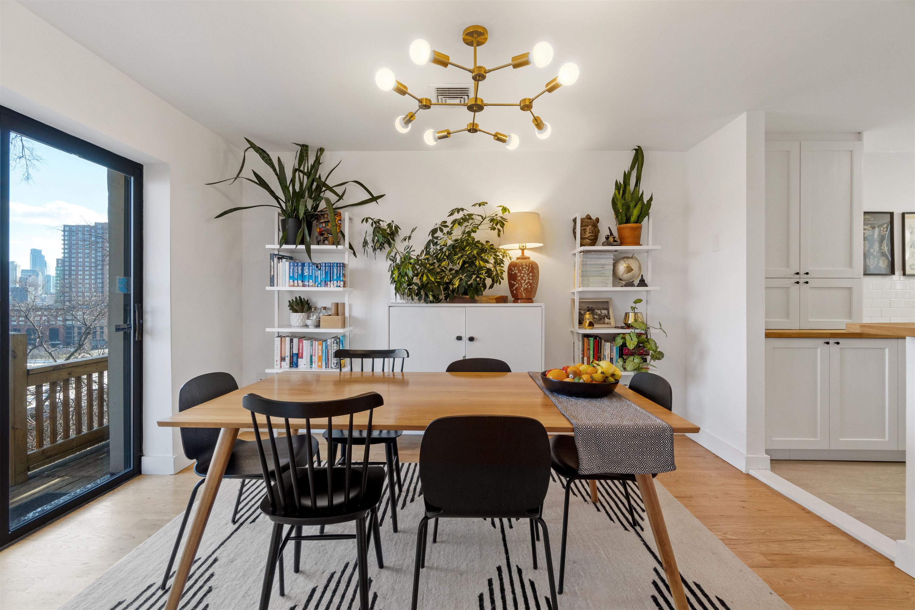 102 OGDEN AVE Unit: 104