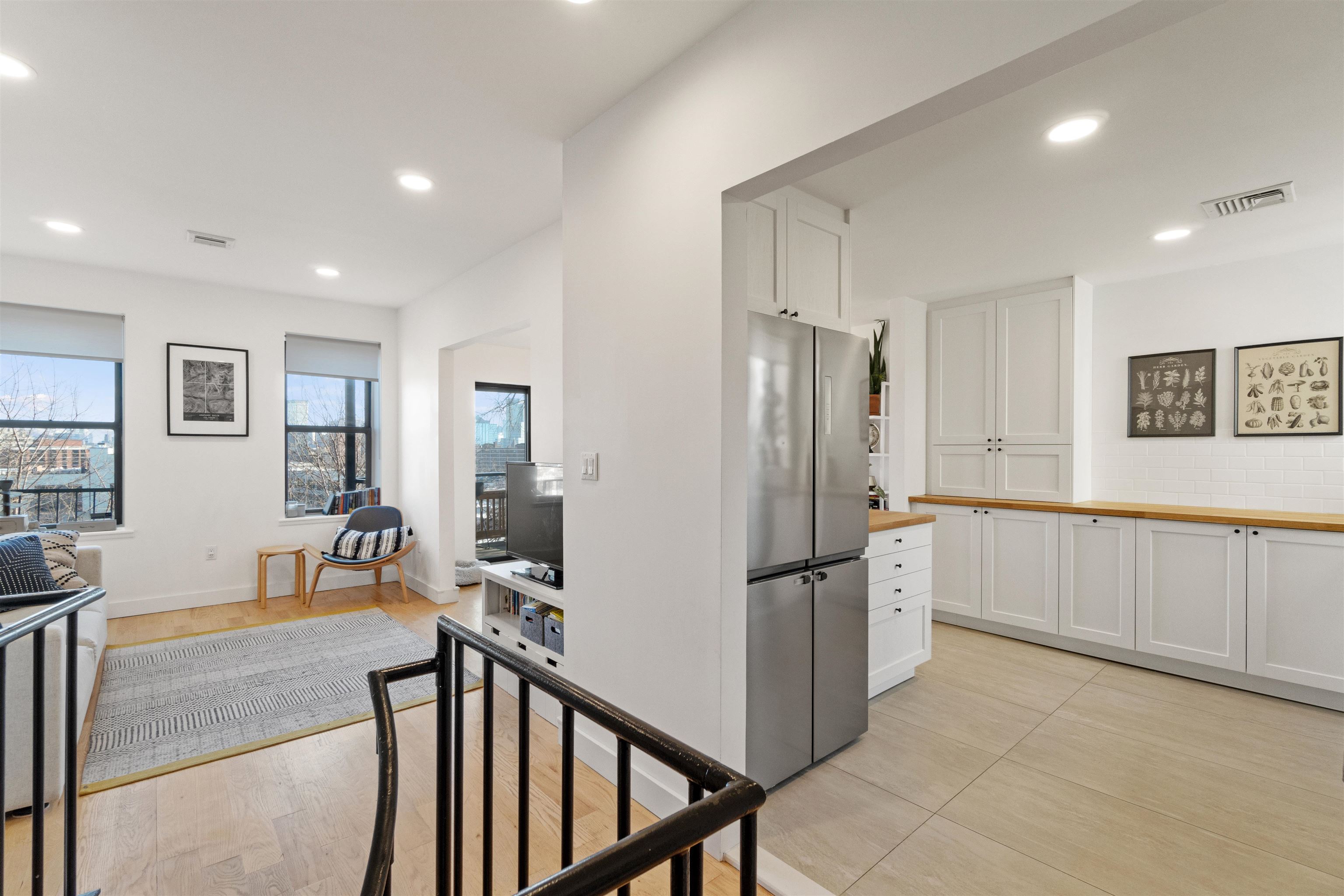 102 OGDEN AVE Unit: 104
