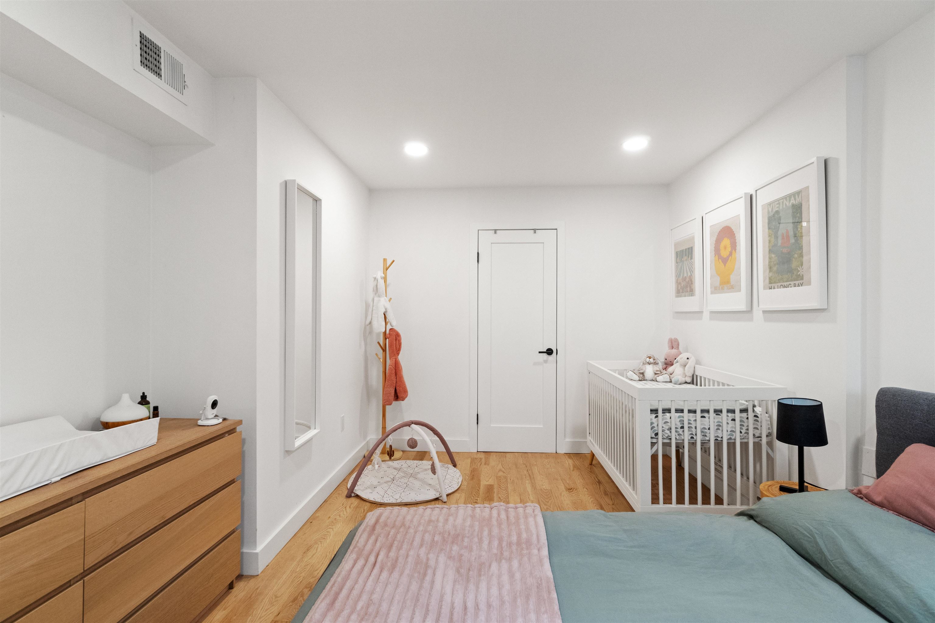 102 OGDEN AVE Unit: 104