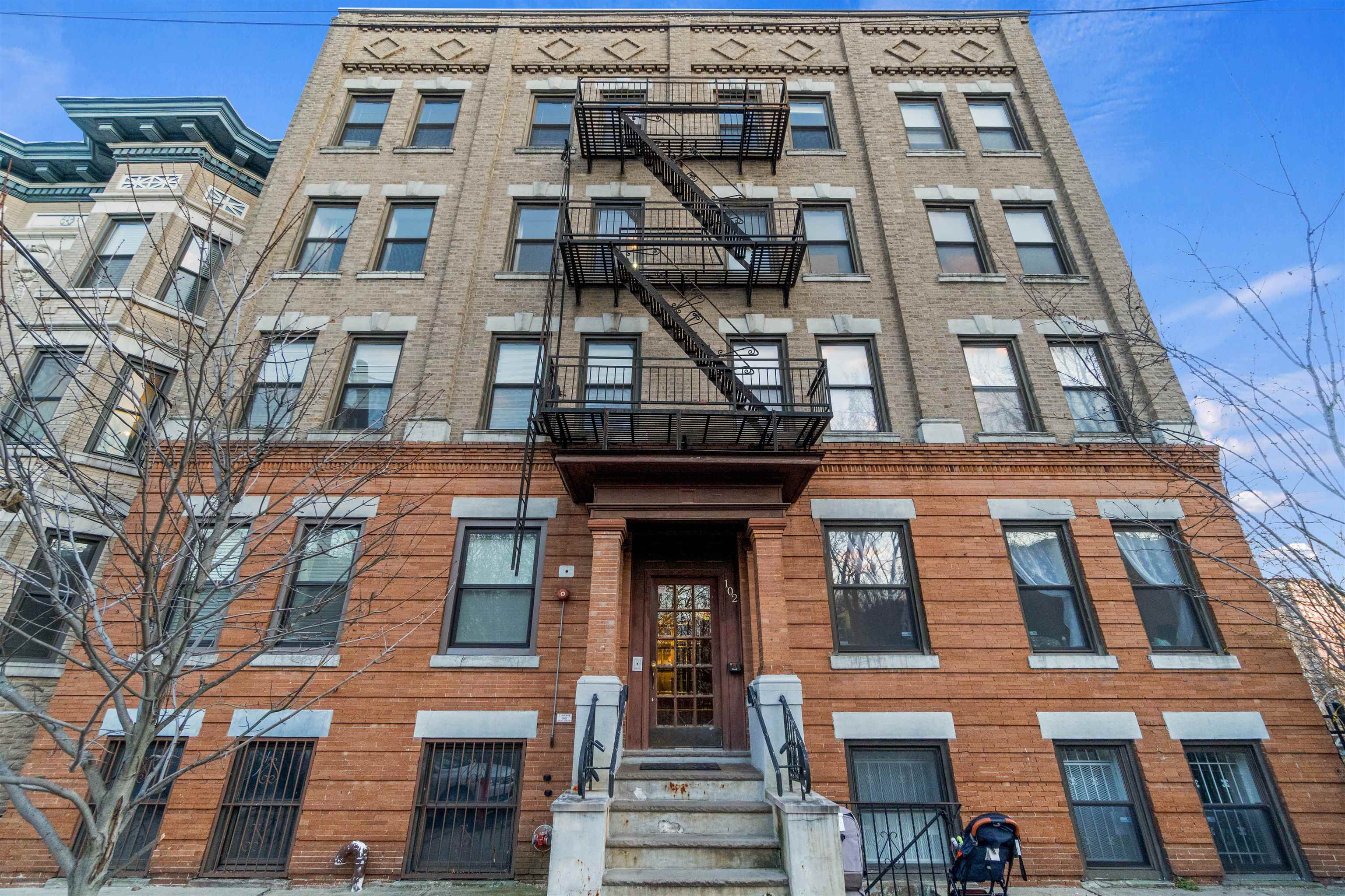 102 OGDEN AVE Unit: 104