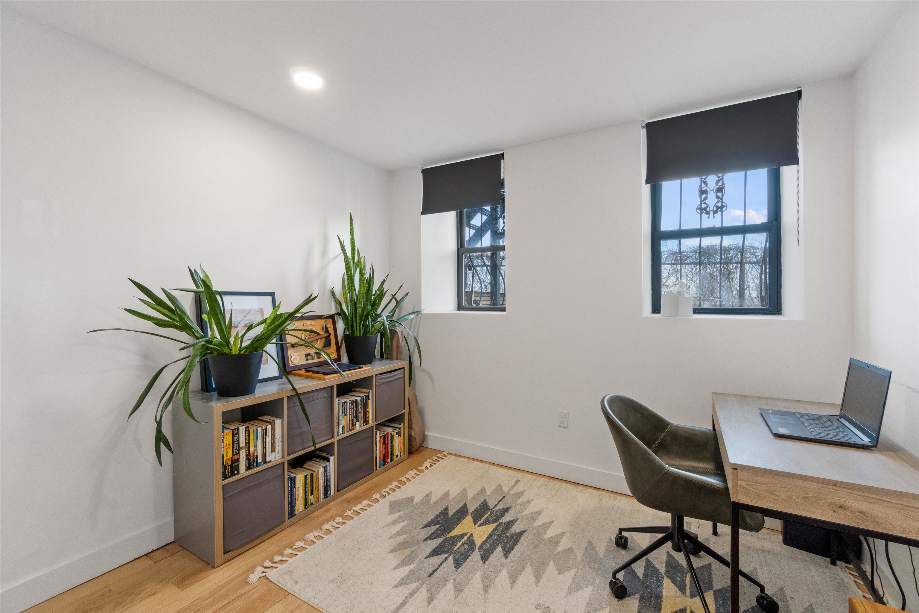 102 OGDEN AVE Unit: 104
