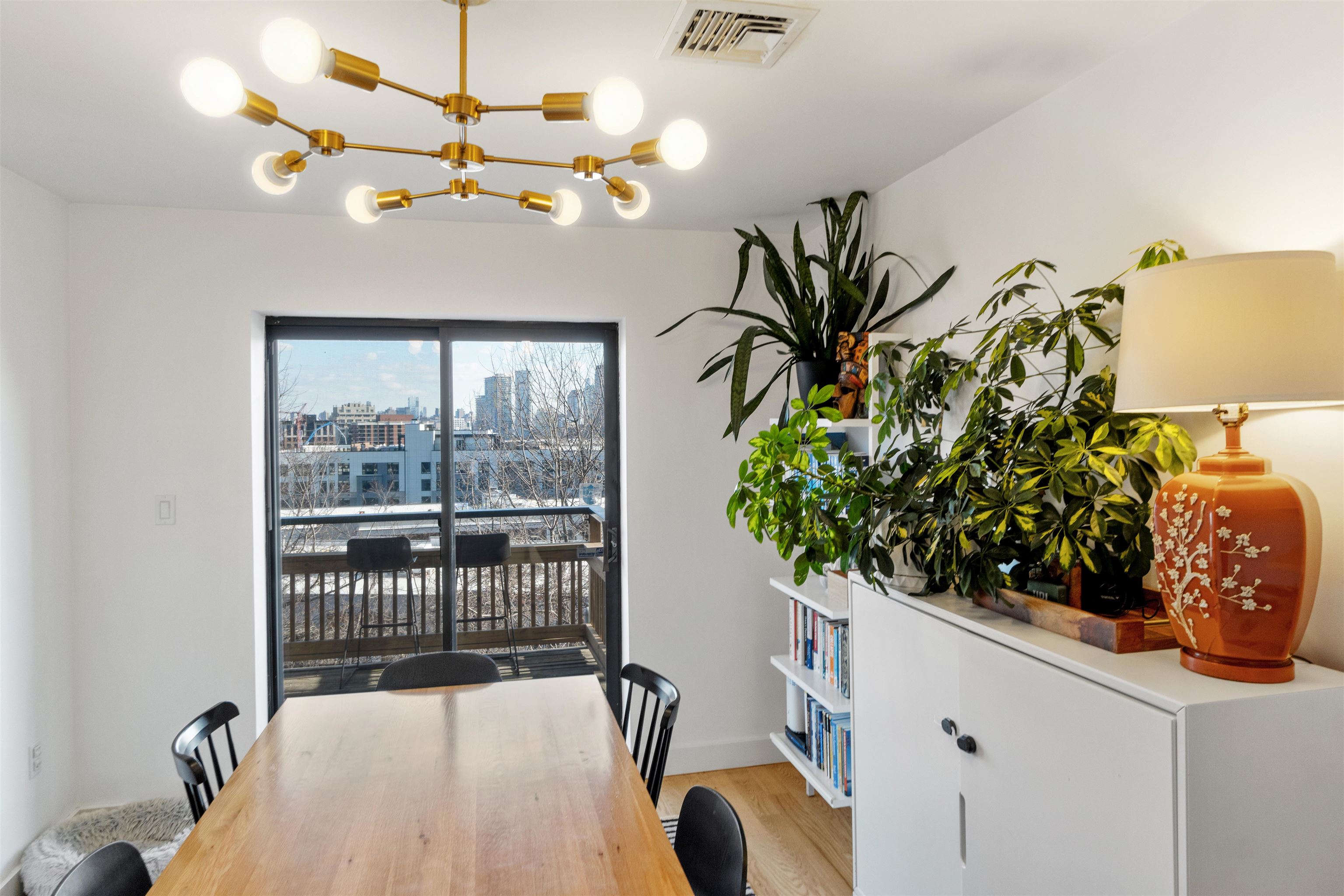 102 OGDEN AVE Unit: 104