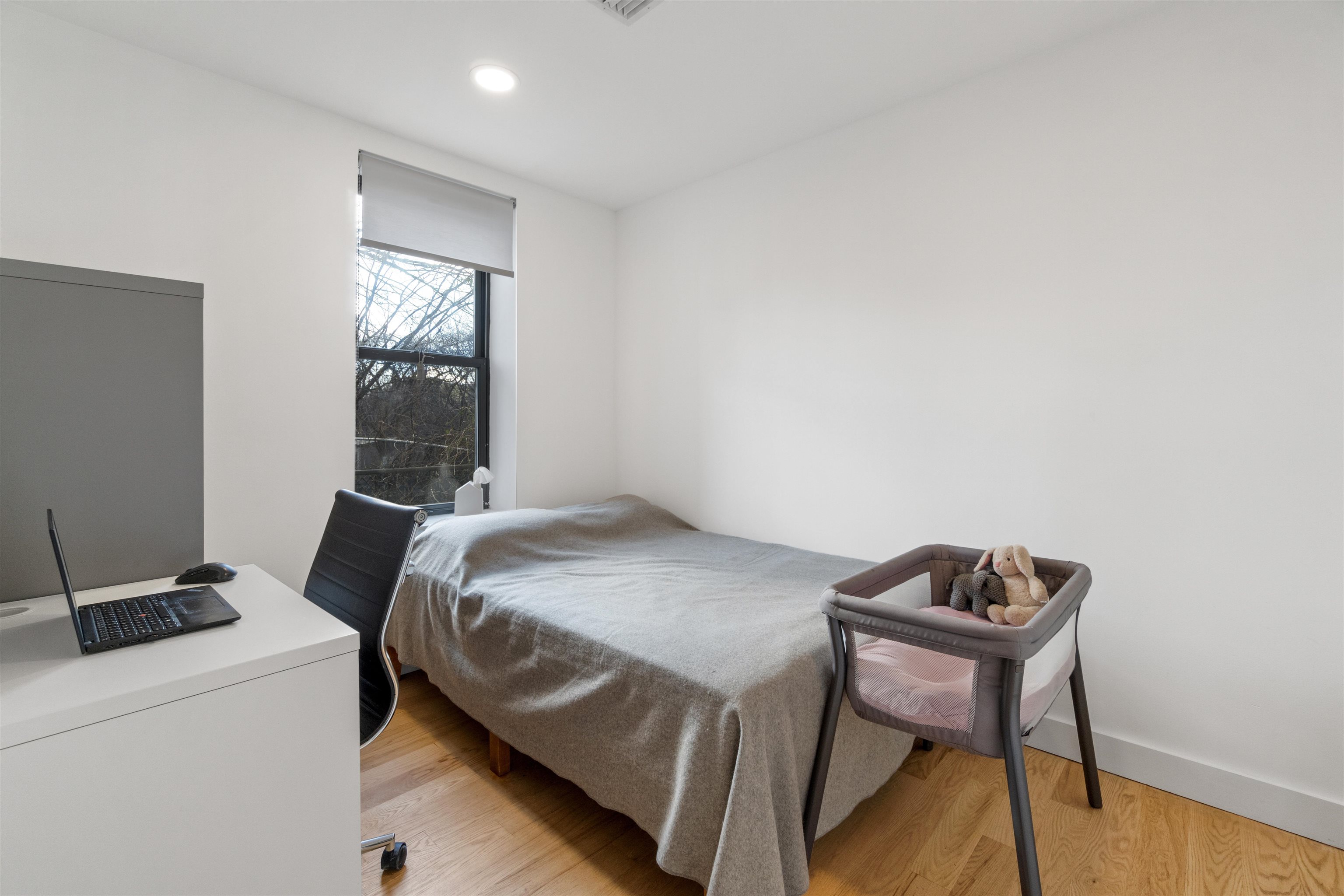102 OGDEN AVE Unit: 104