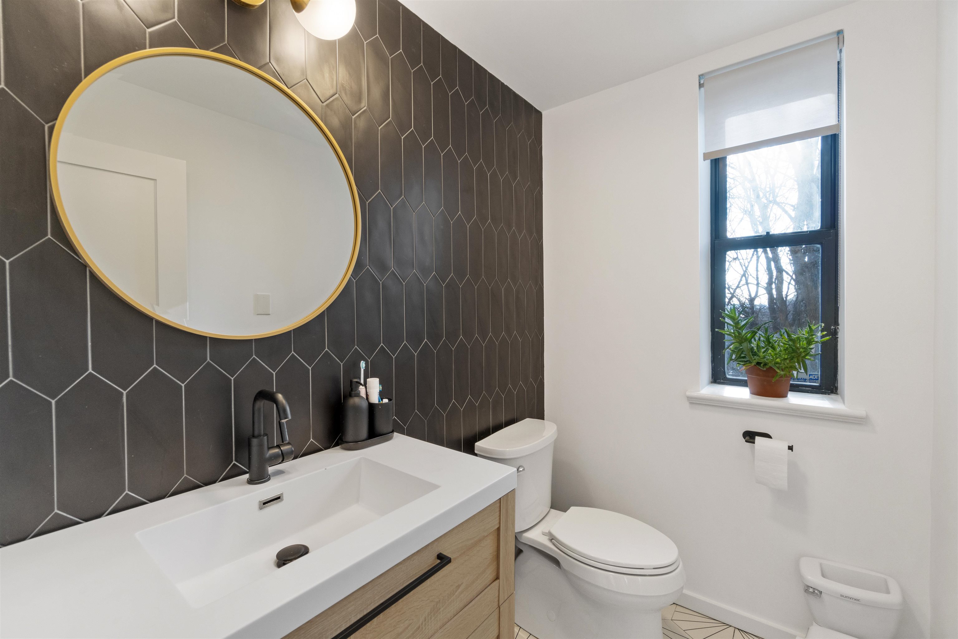 102 OGDEN AVE Unit: 104