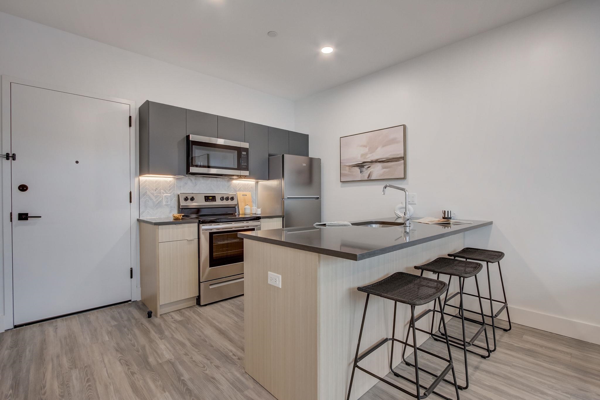 327 COMMUNIPAW AVE Unit: 202