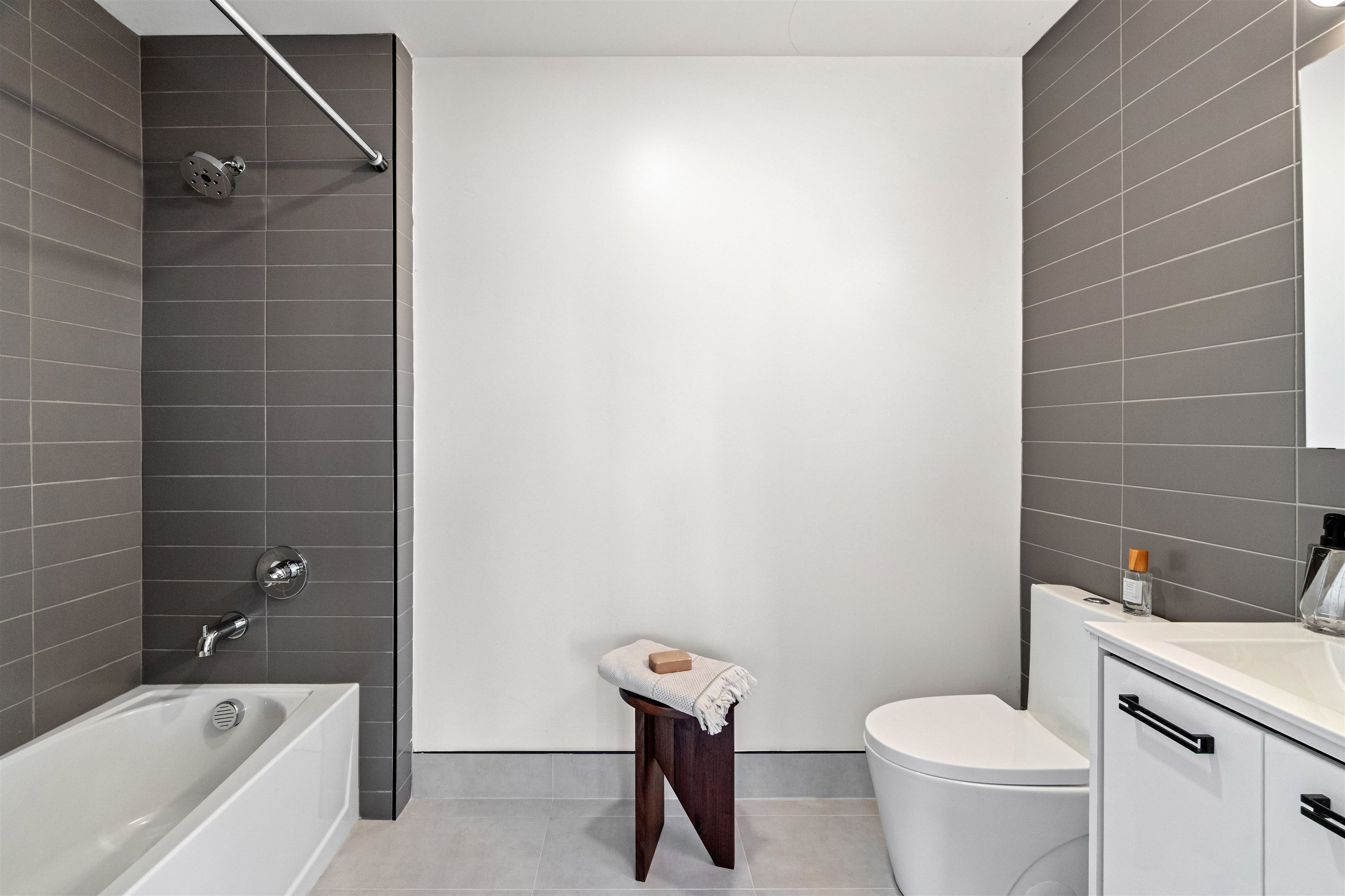327 COMMUNIPAW AVE Unit: 202