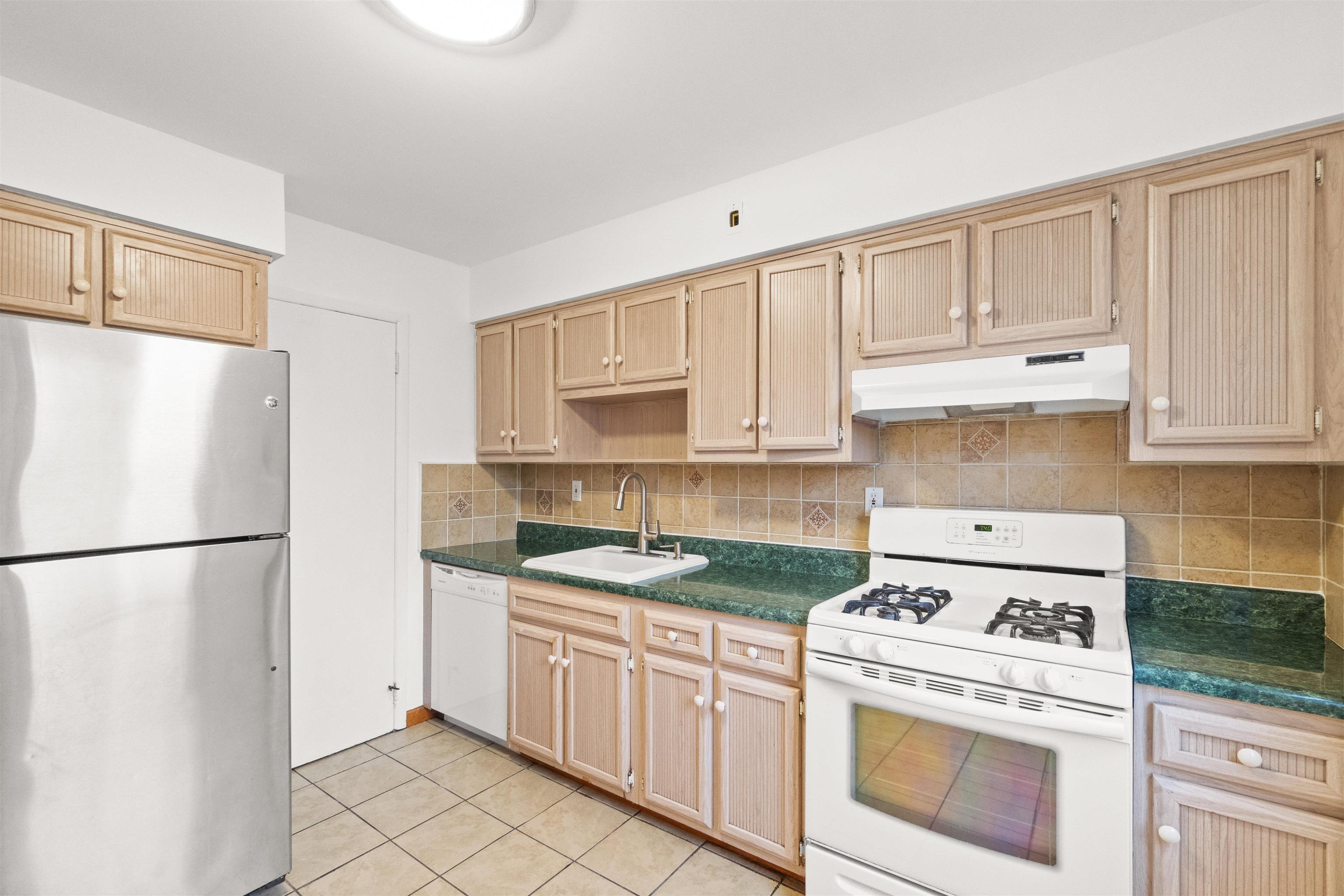 39 WEST 30TH ST Unit: L