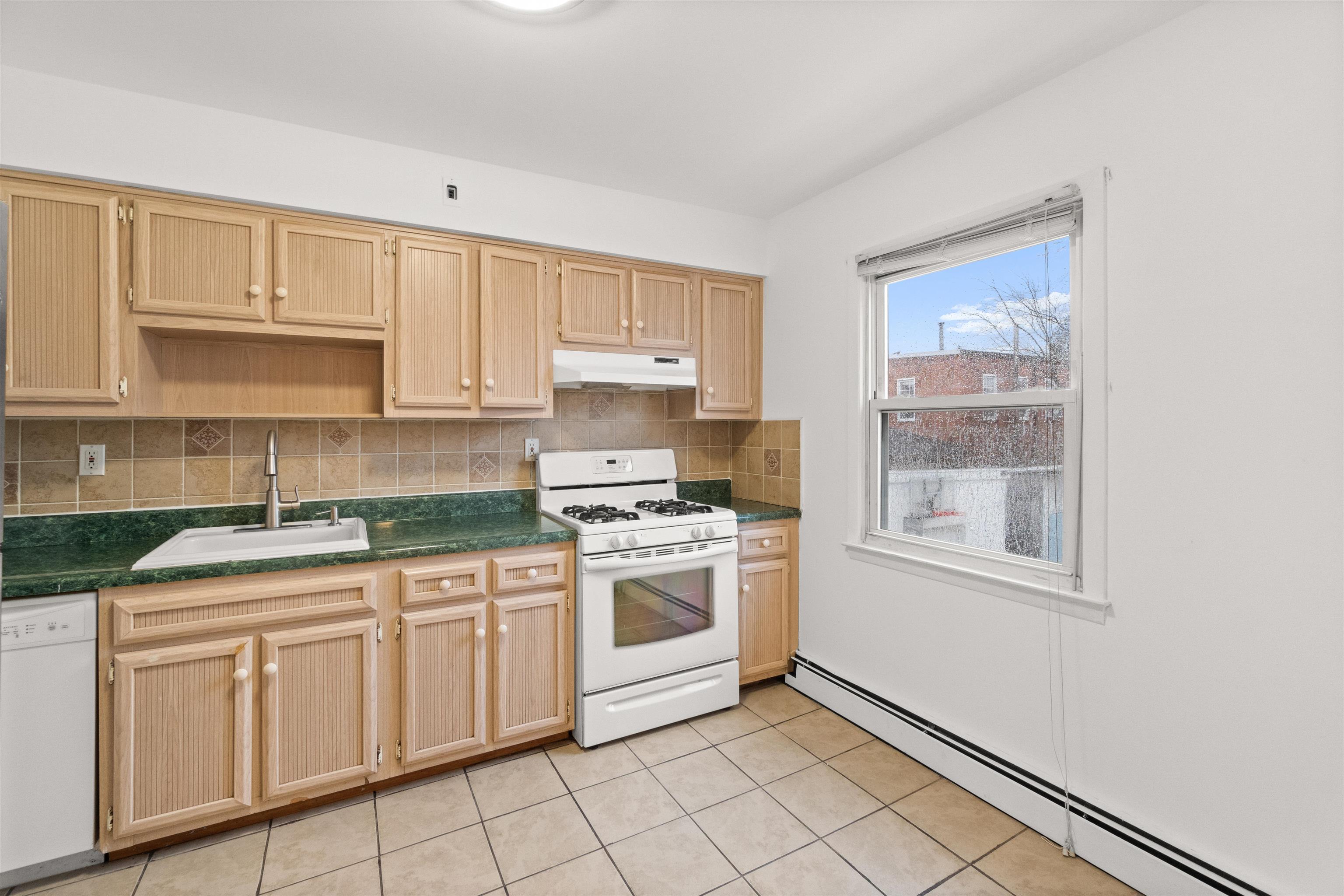 39 WEST 30TH ST Unit: L