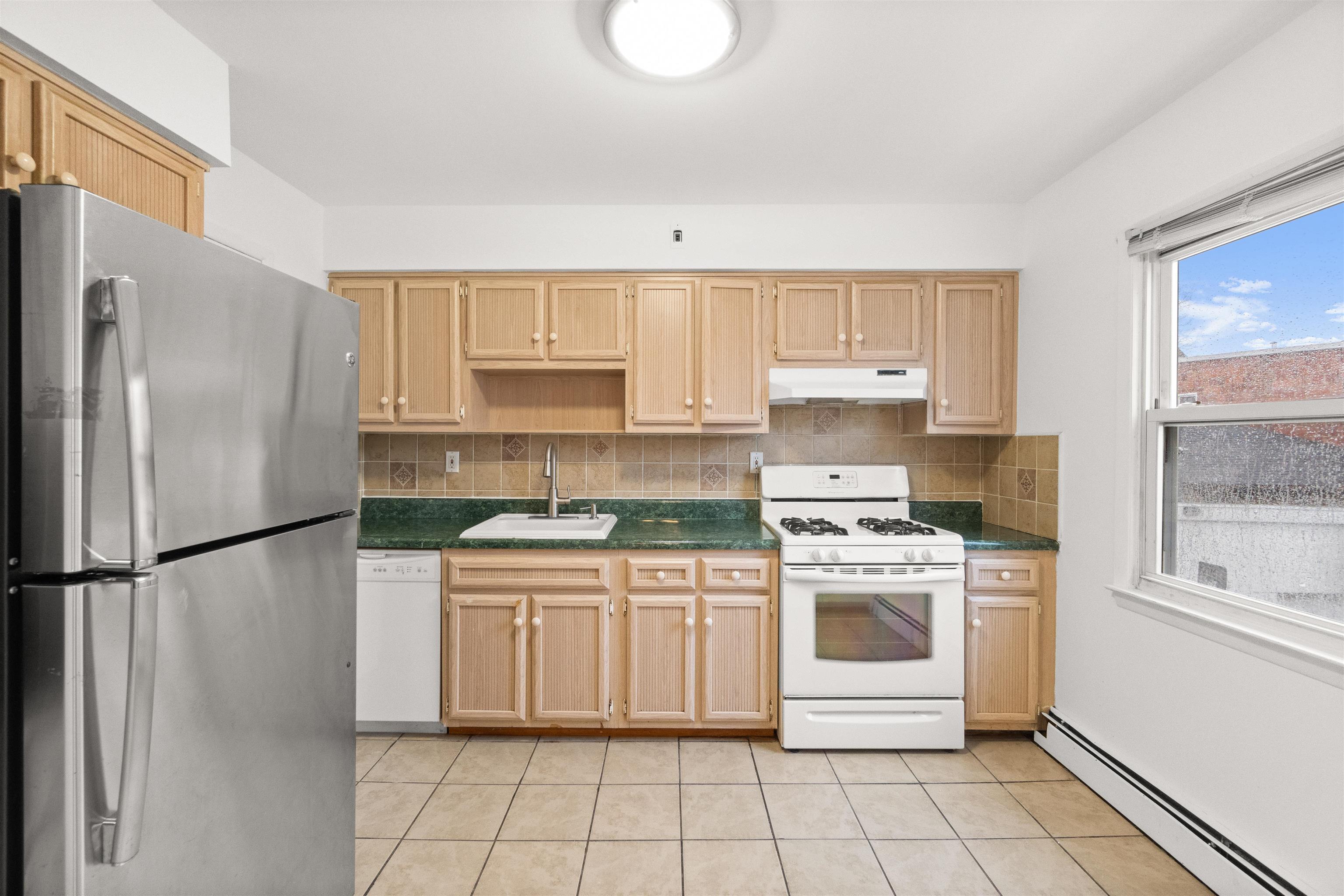 39 WEST 30TH ST Unit: L