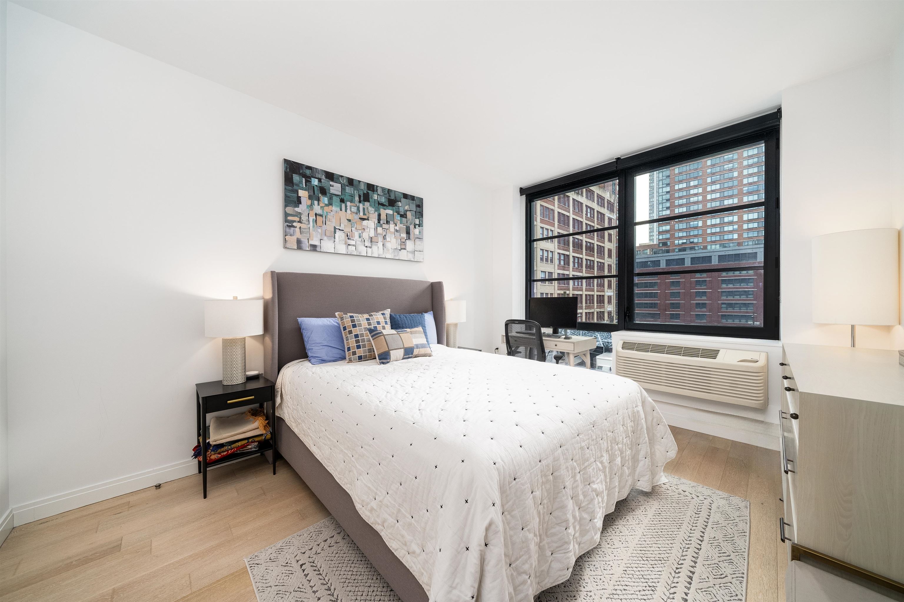 160 1ST ST Unit: 402