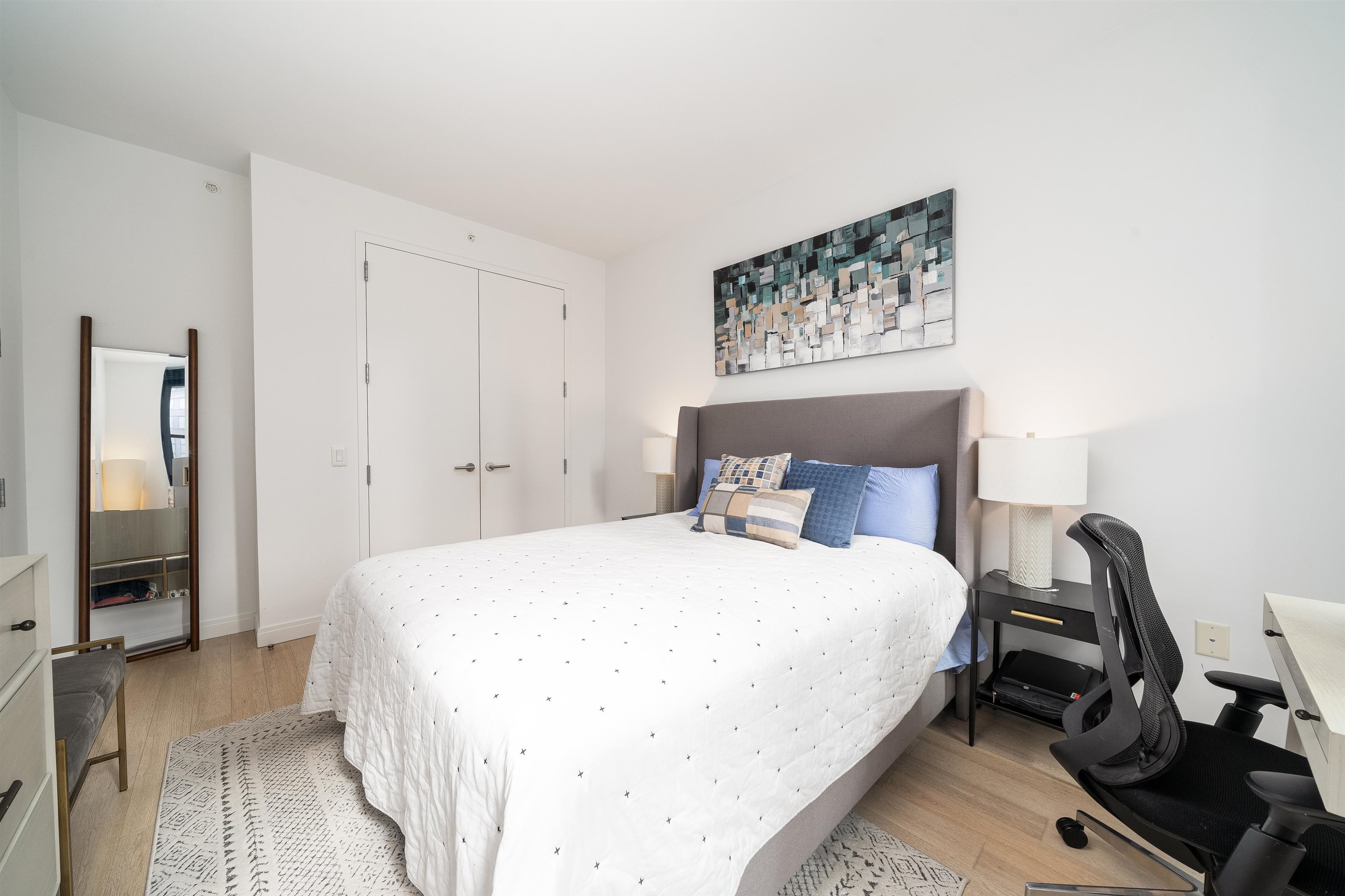 160 1ST ST Unit: 402