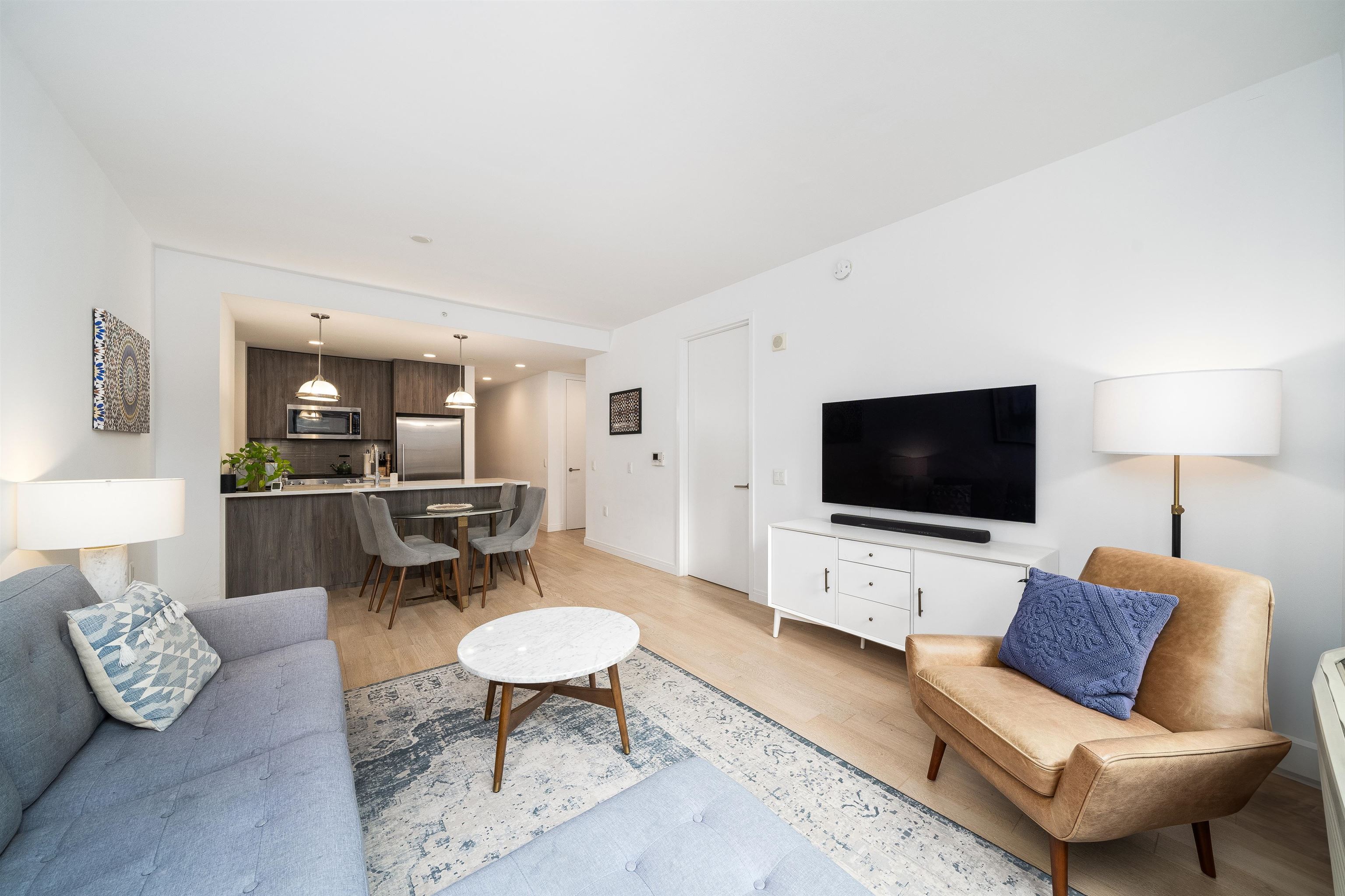 160 1ST ST Unit: 402