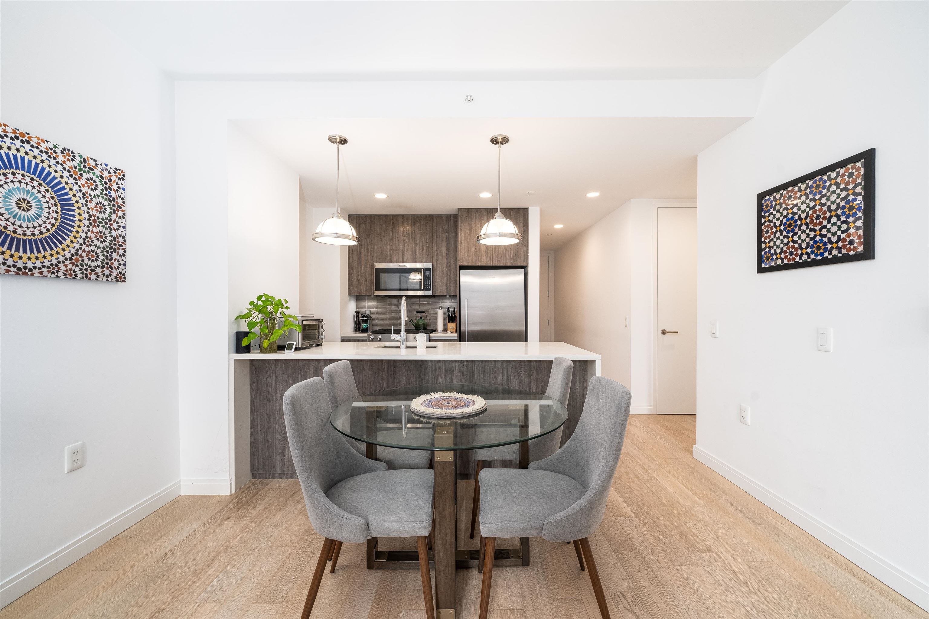 160 1ST ST Unit: 402