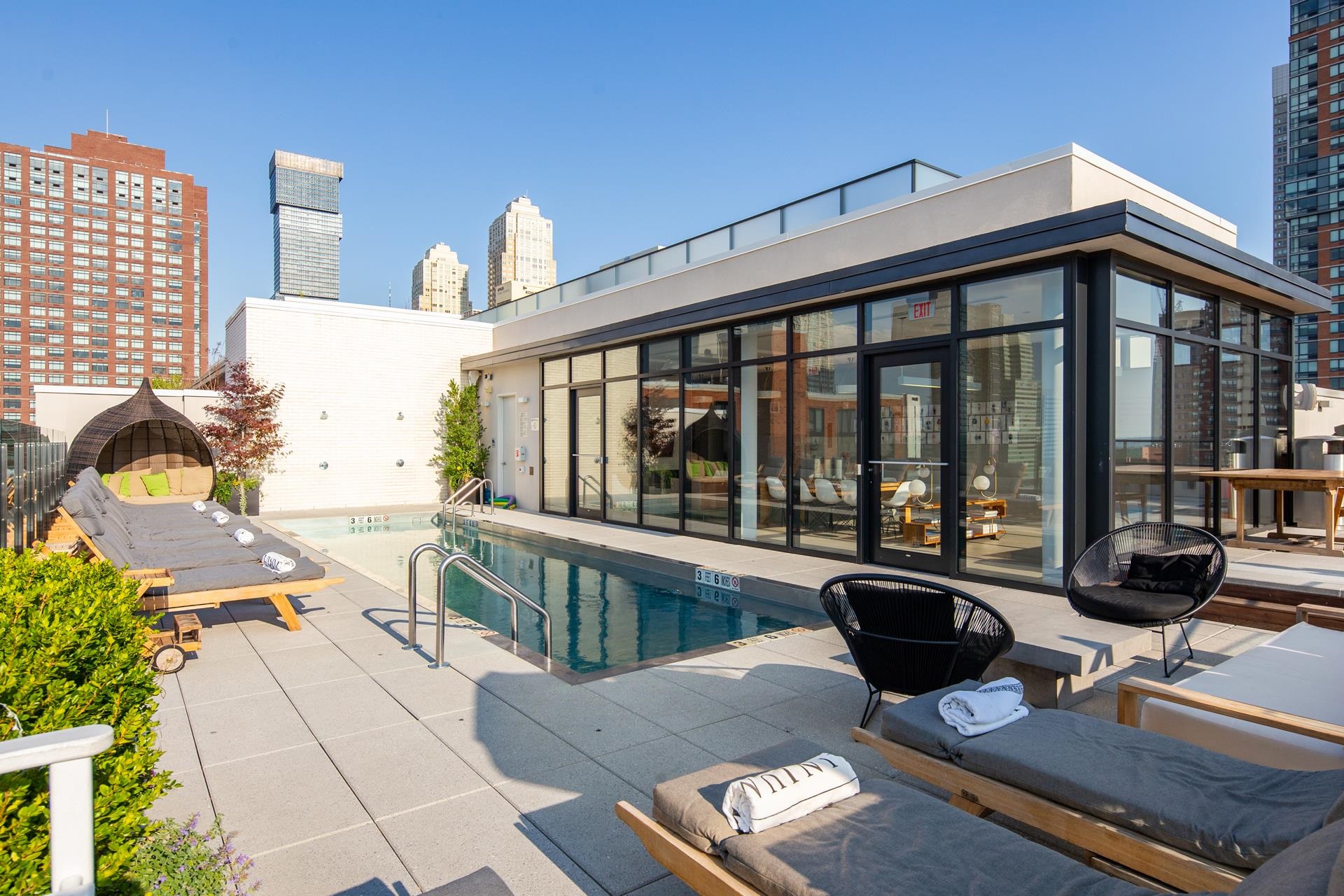 160 1ST ST Unit: 402