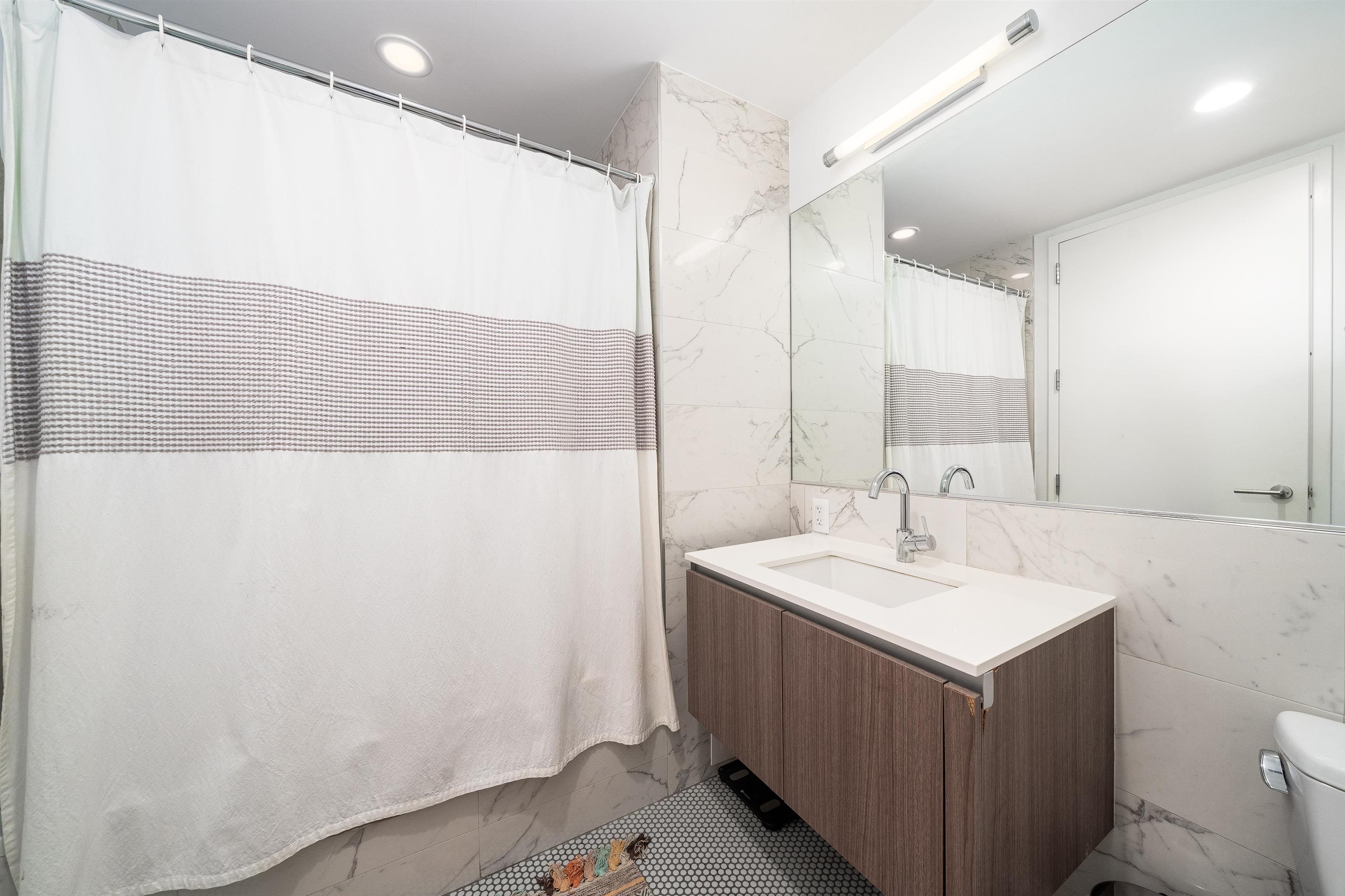 160 1ST ST Unit: 402