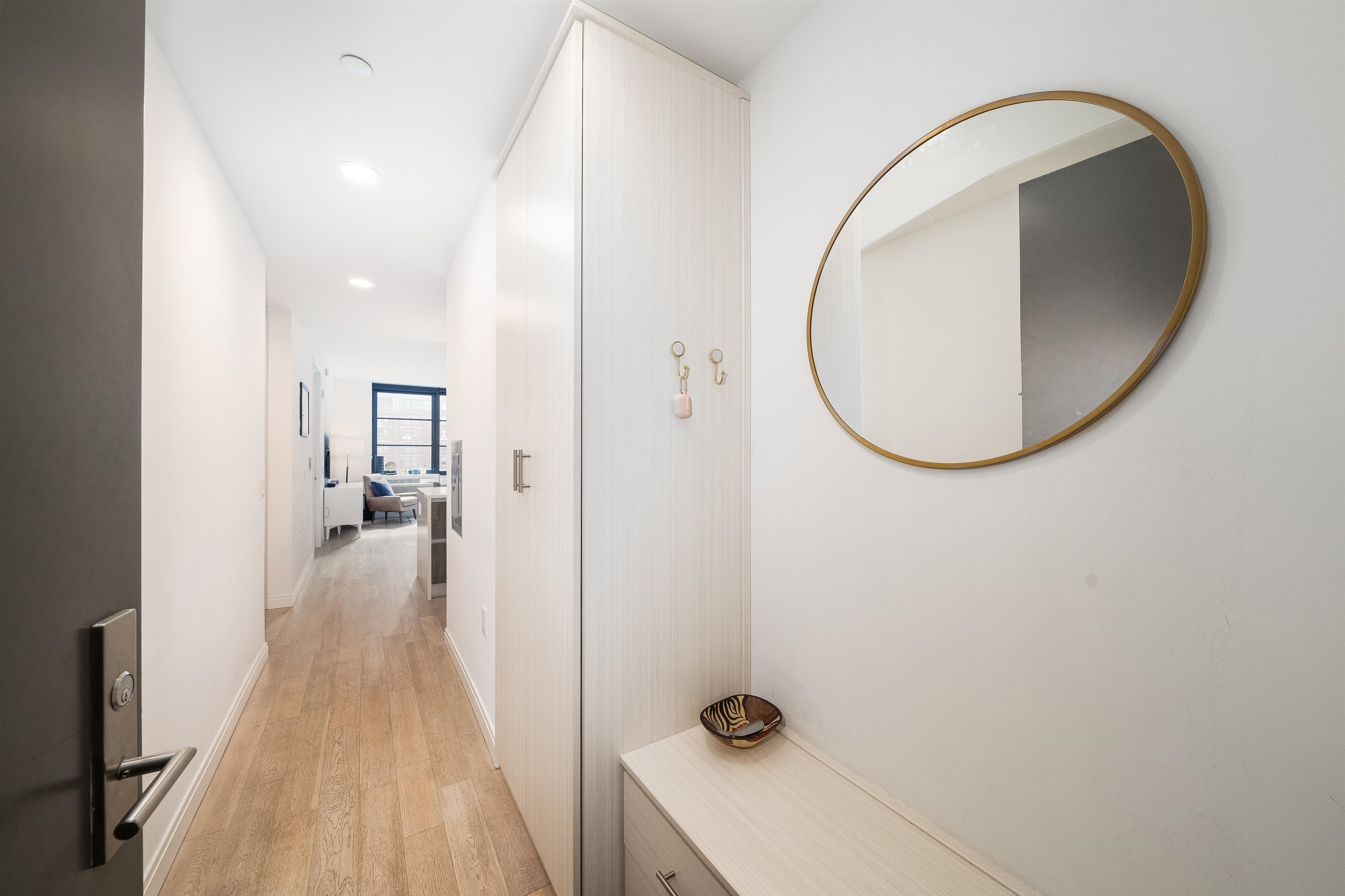 160 1ST ST Unit: 402