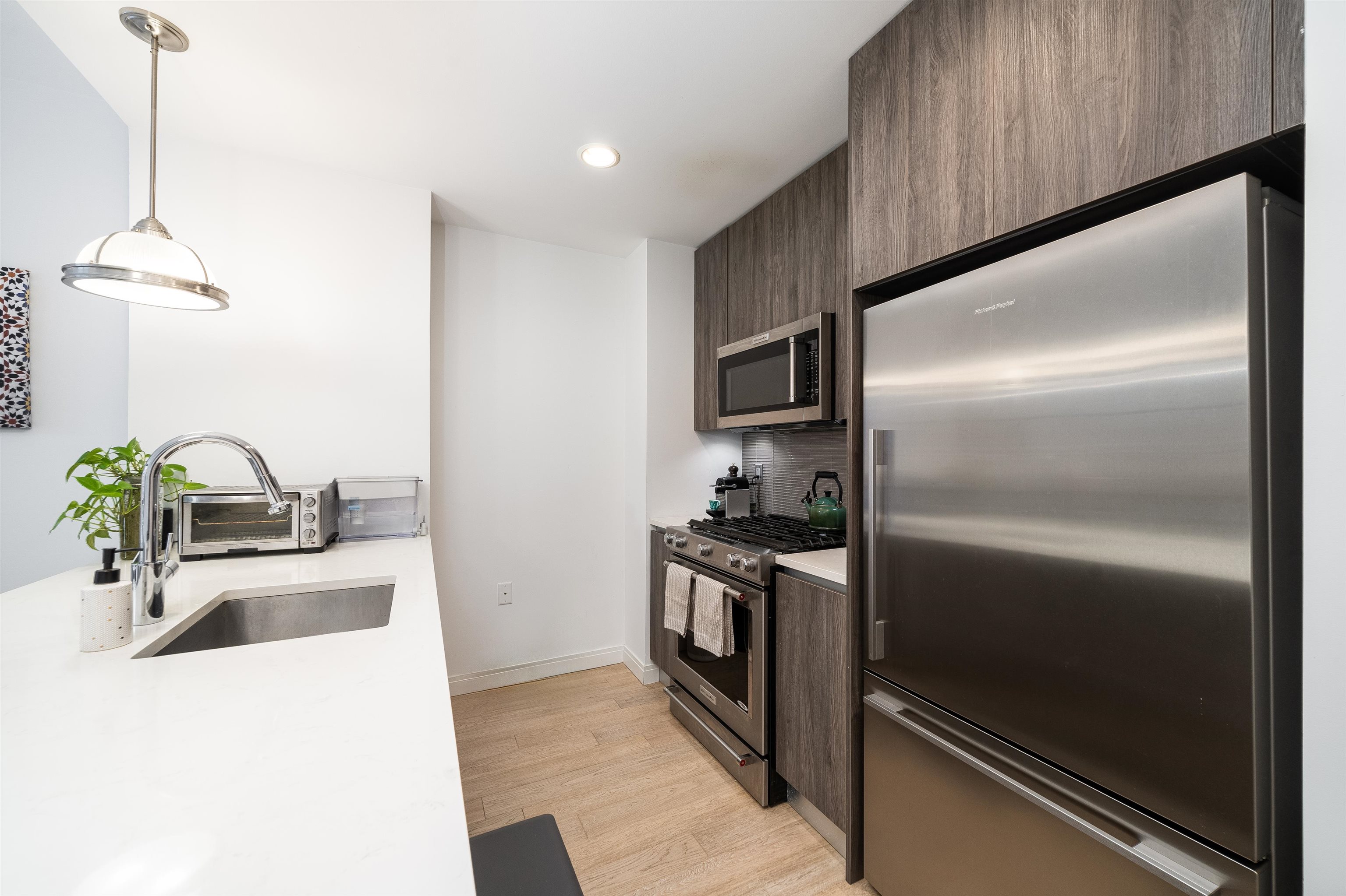 160 1ST ST Unit: 402