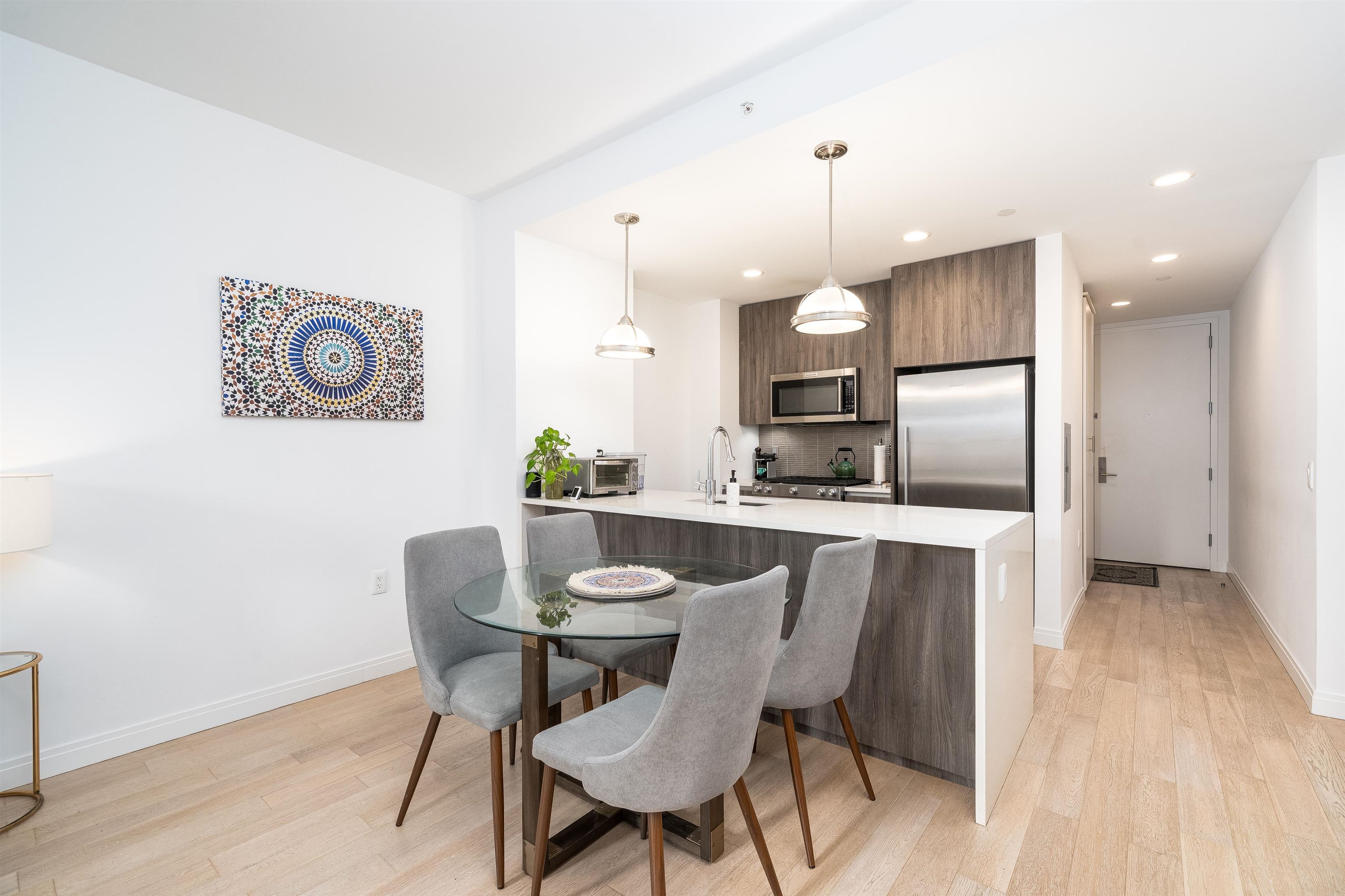 160 1ST ST Unit: 402