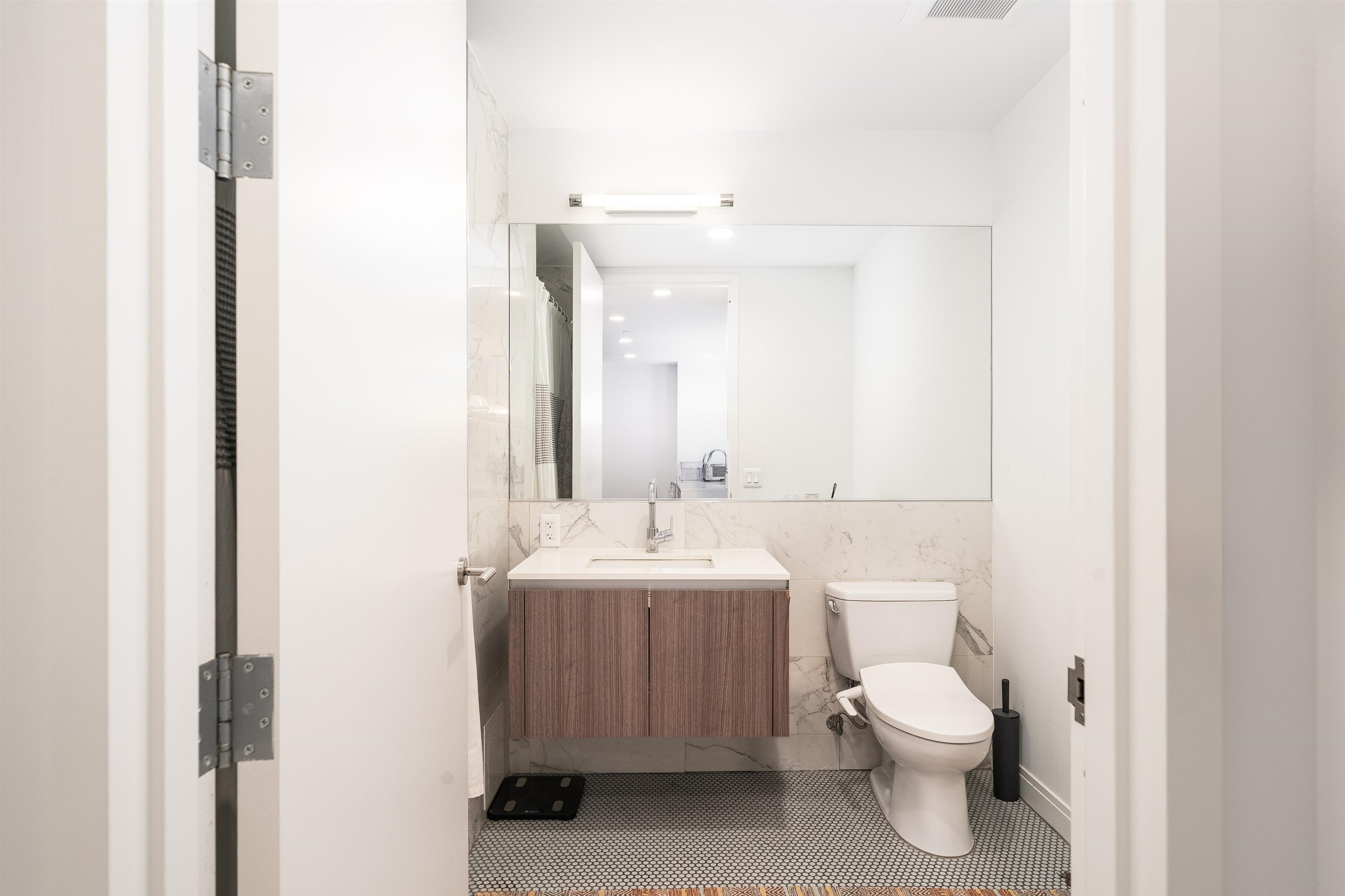 160 1ST ST Unit: 402