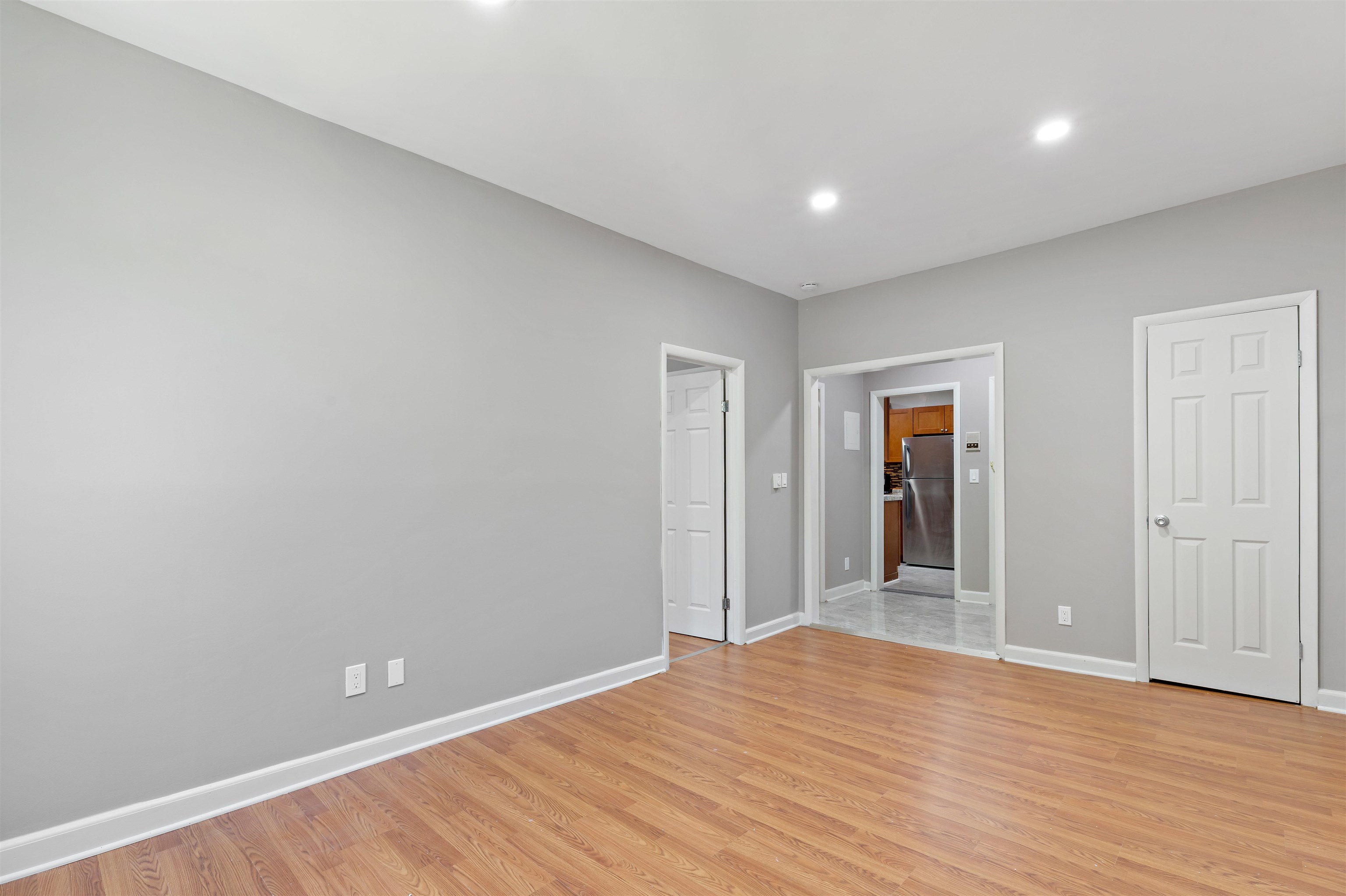 248 CLENDENNY AVE Unit: 4