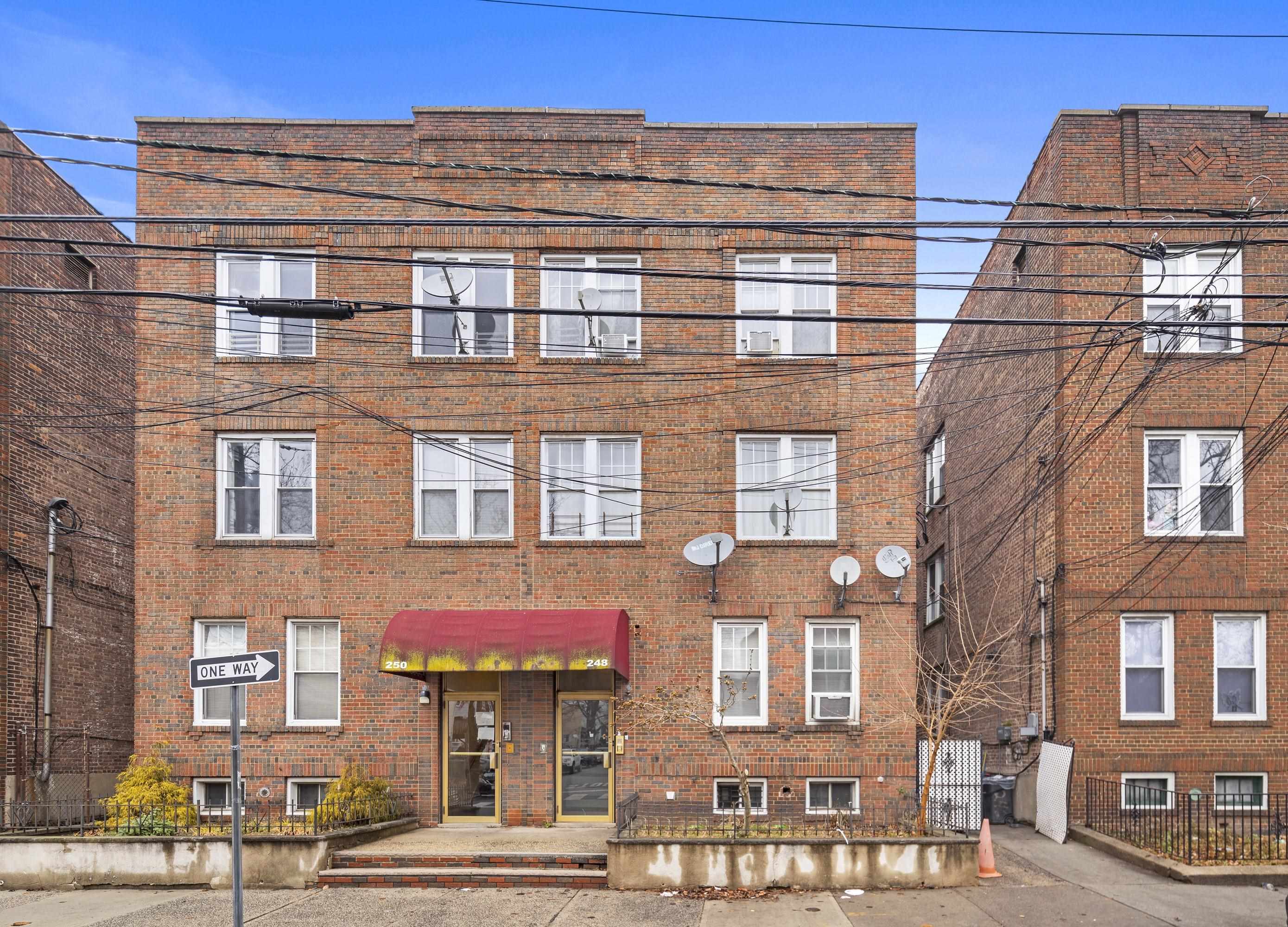 248 CLENDENNY AVE Unit: 4