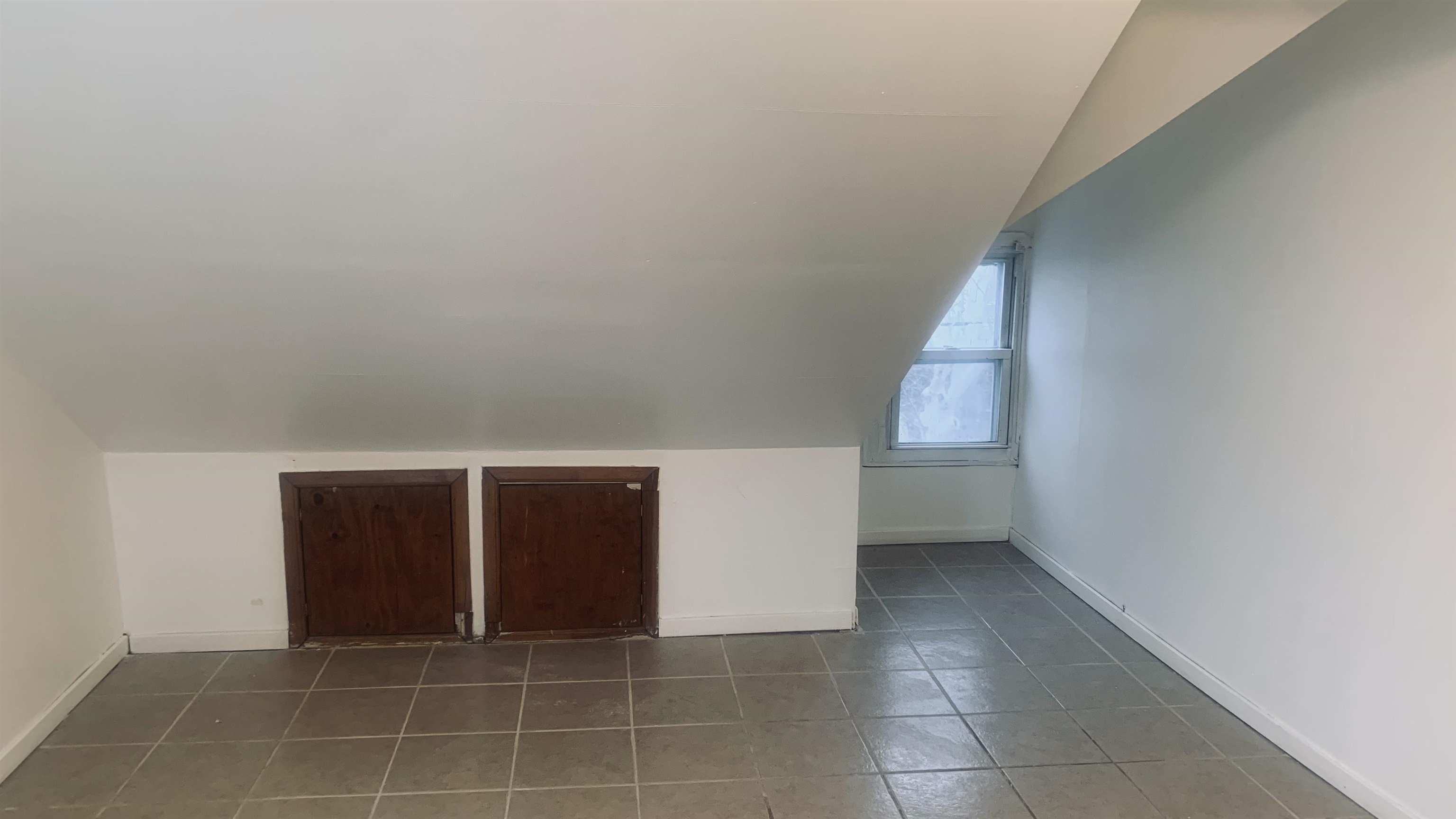 23 WILLIAMS AVE Unit: 2
