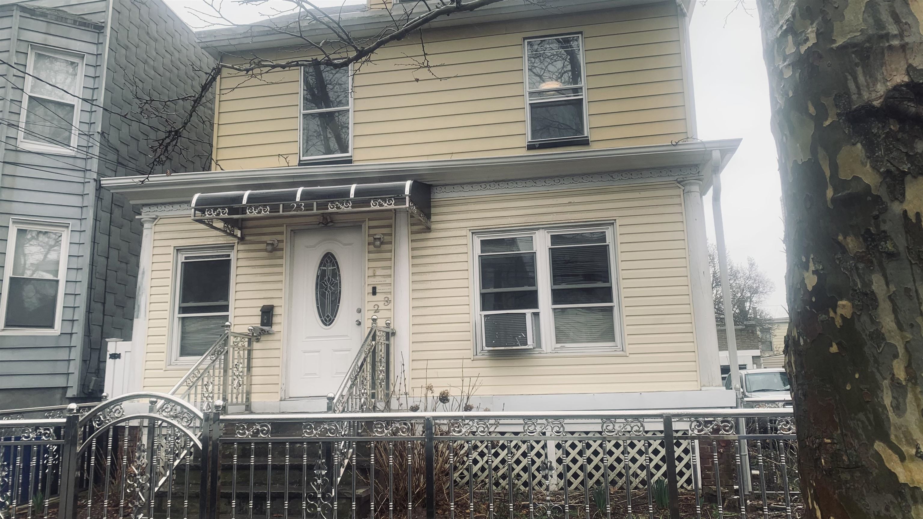 23 WILLIAMS AVE Unit: 2