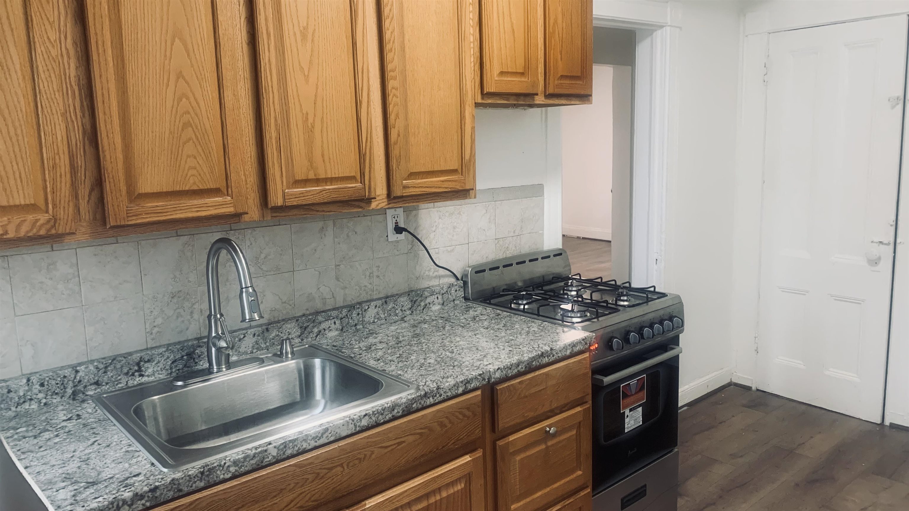 23 WILLIAMS AVE Unit: 2