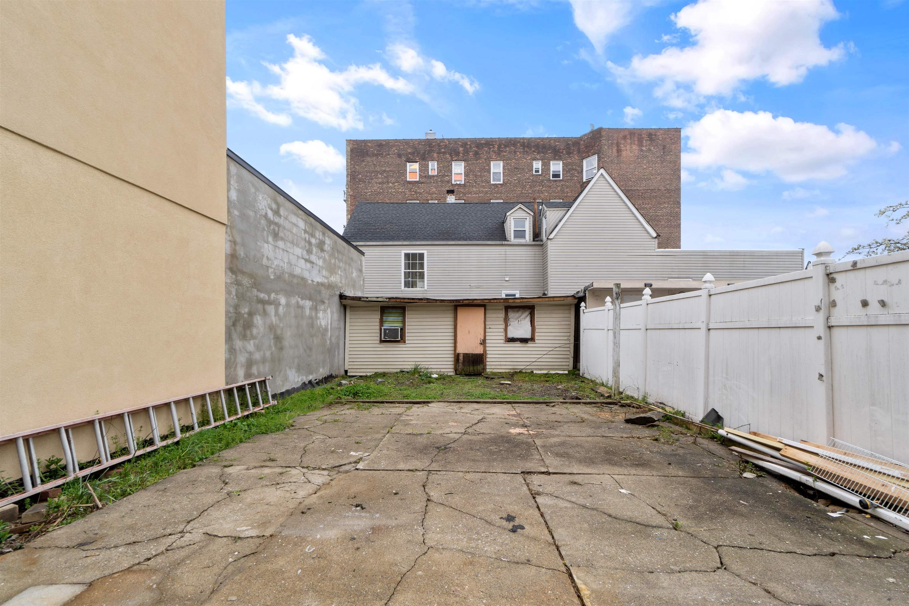 518 NEW YORK AVE