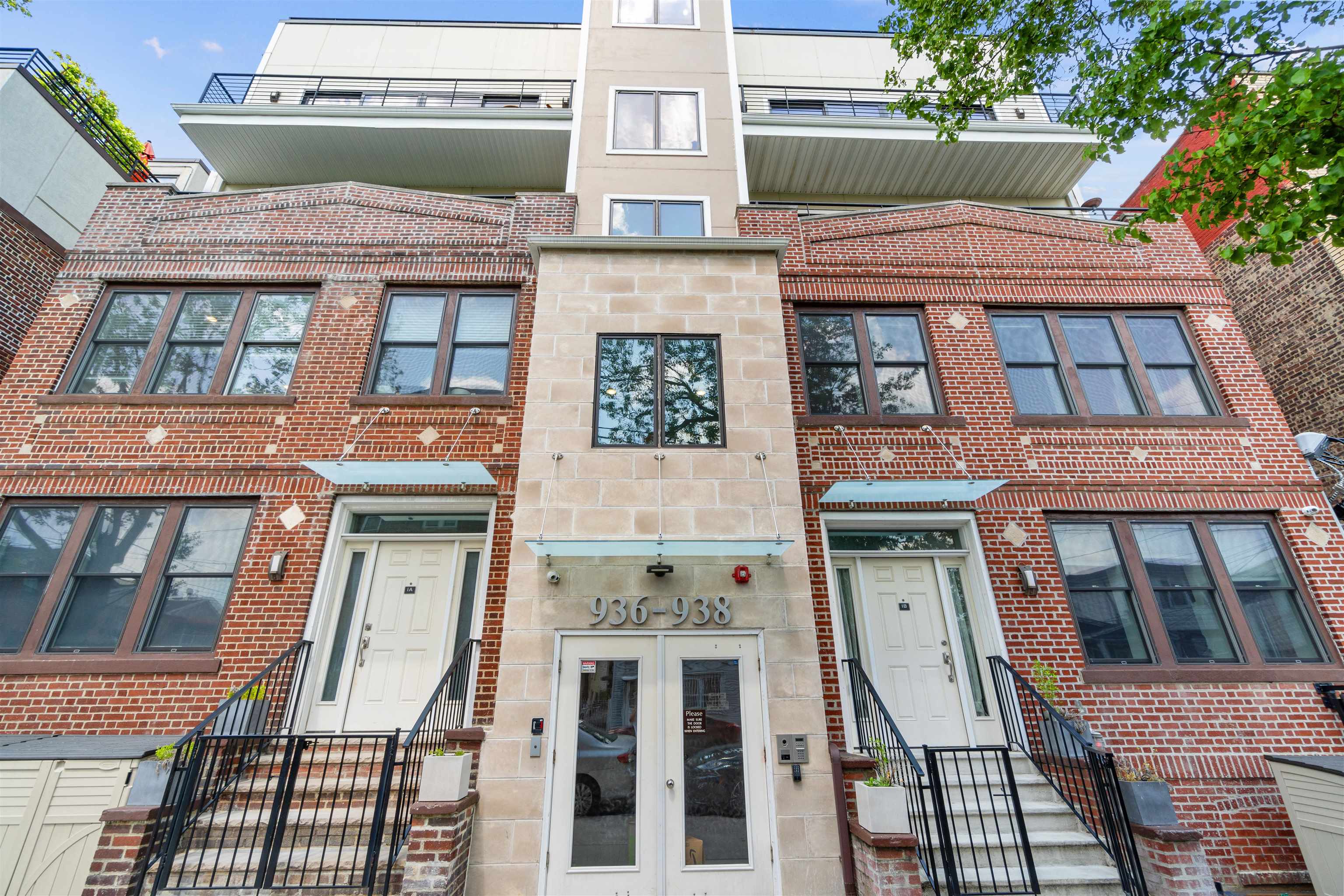 936 PAVONIA AVE Unit: 2B