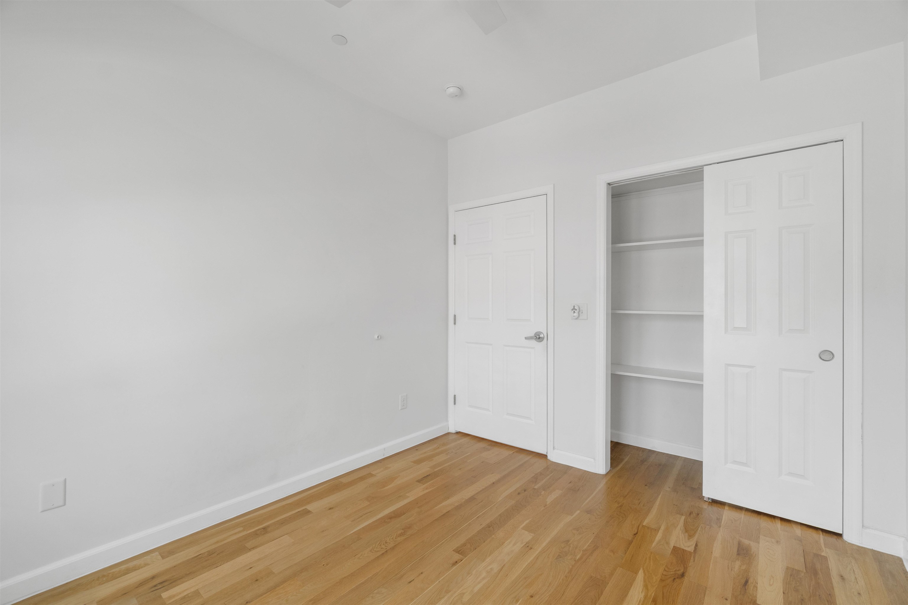 936 PAVONIA AVE Unit: 2B